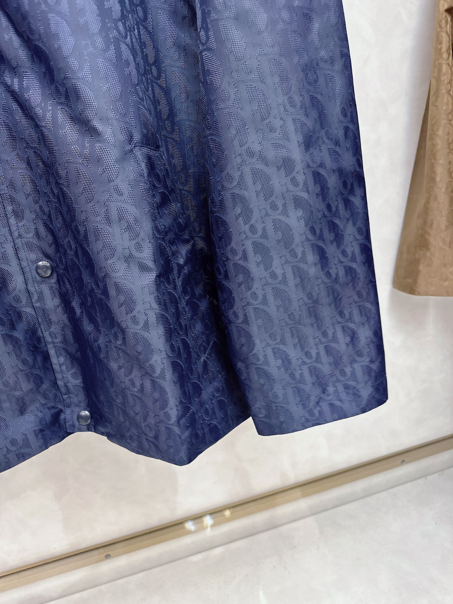   DR🔥Dior 25SS新款提花薄夹克🍒这款短夹克是二零二五新品，饰以经典Oblique 印花。采用