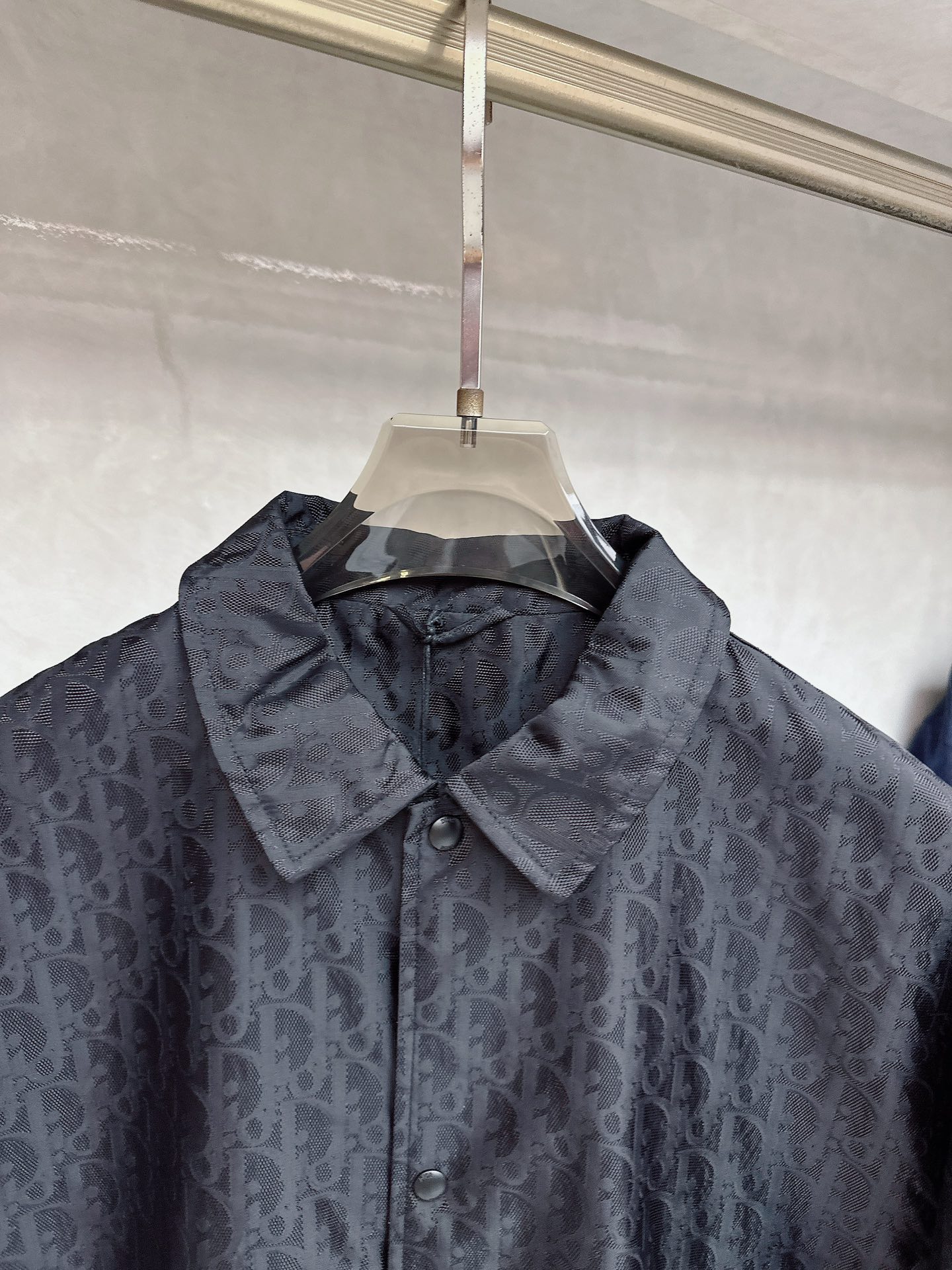   DR🔥Dior 25SS新款提花薄夹克🍒这款短夹克是二零二五新品，饰以经典Oblique 印花。采用