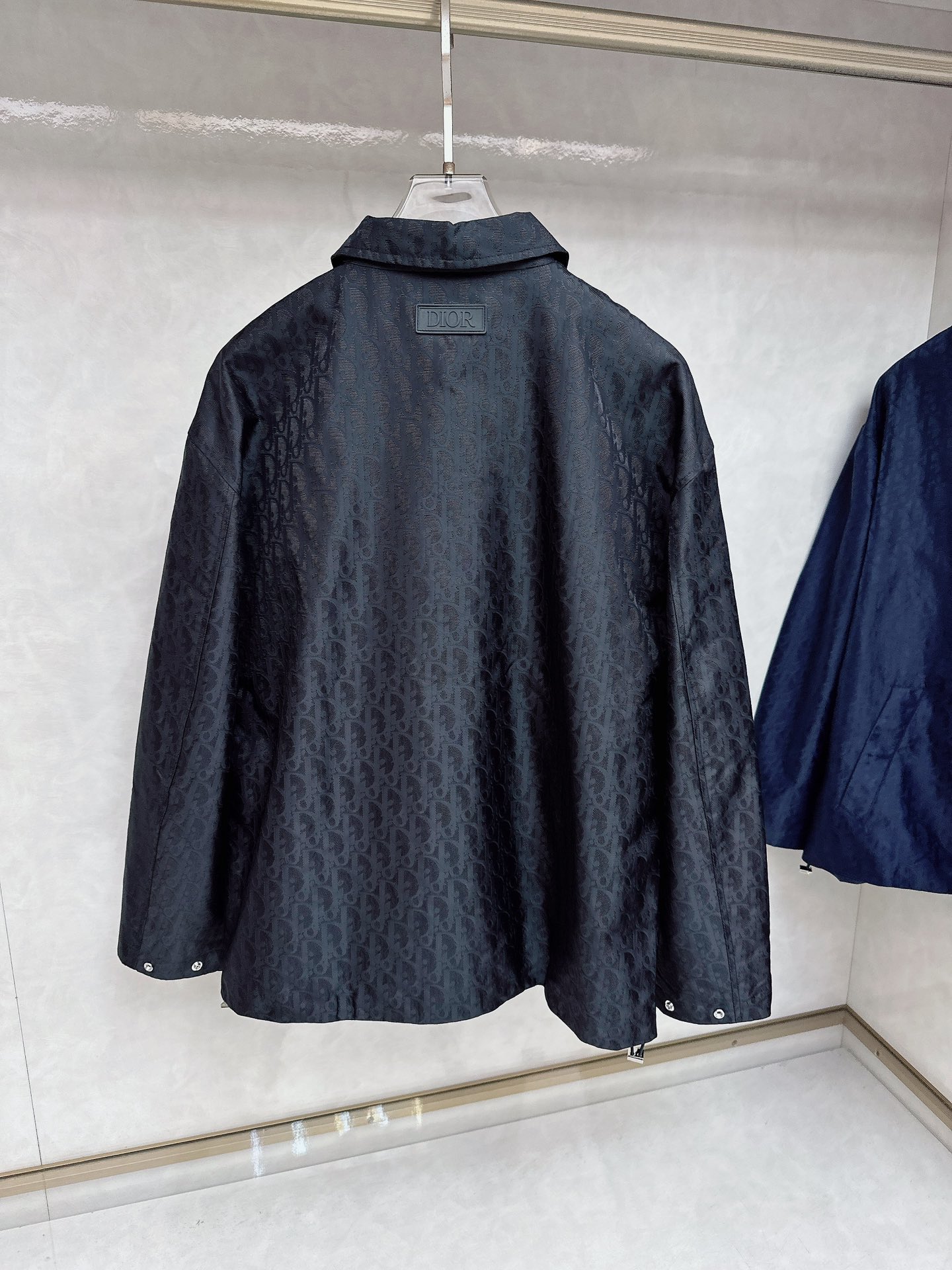   DR🔥Dior 25SS新款提花薄夹克🍒这款短夹克是二零二五新品，饰以经典Oblique 印花。采用