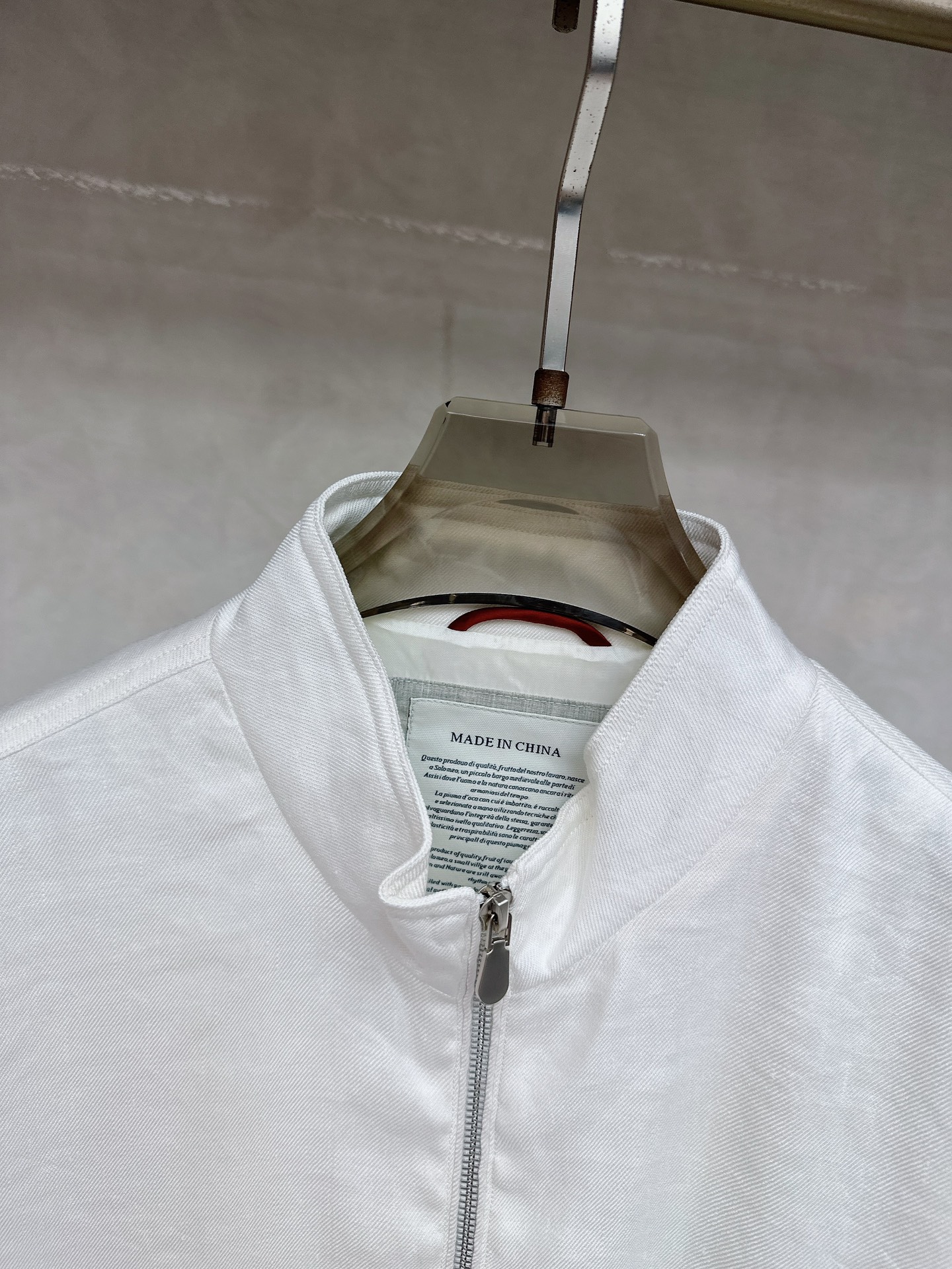  BC 25SS新款棱纹飞行员夹克，这款采用亚麻混纺斜棱纹面料制作的飞行员夹克，将休闲运动风格的廓形与精