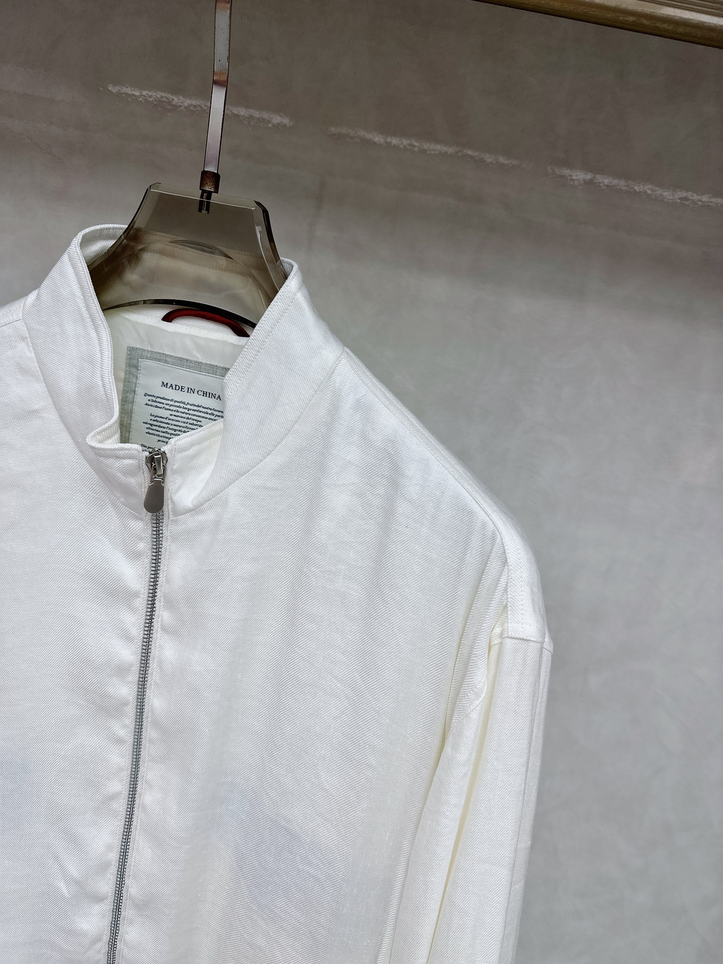  BC 25SS新款棱纹飞行员夹克，这款采用亚麻混纺斜棱纹面料制作的飞行员夹克，将休闲运动风格的廓形与精