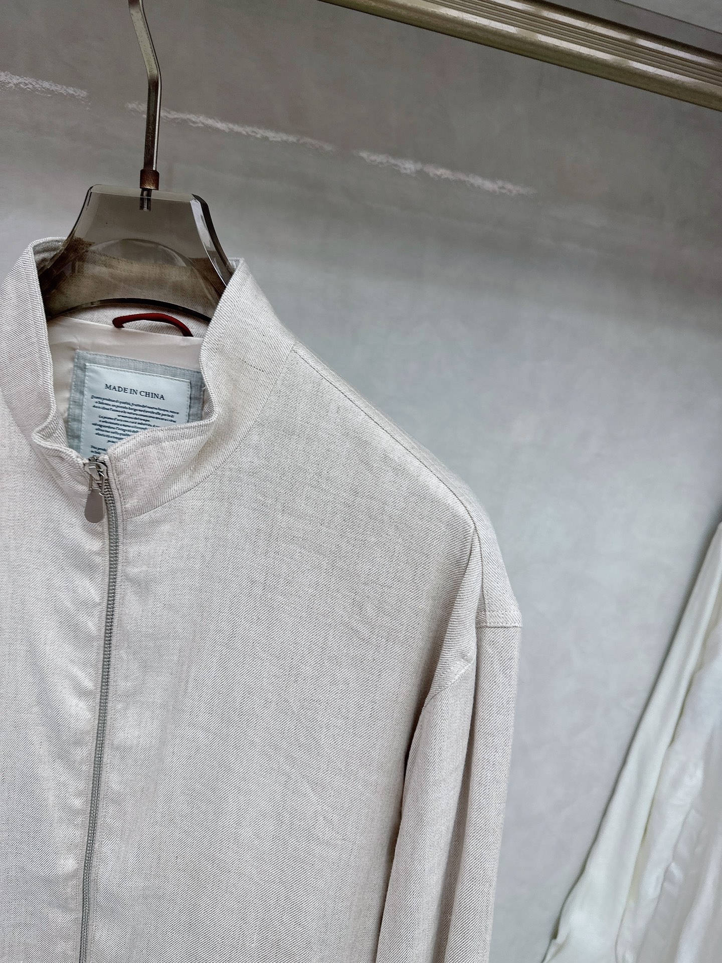  BC 25SS新款棱纹飞行员夹克，这款采用亚麻混纺斜棱纹面料制作的飞行员夹克，将休闲运动风格的廓形与精