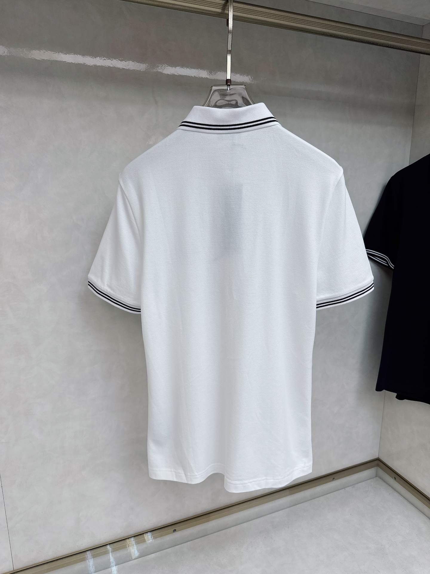  迪奥 2025春夏新款男士翻领衫短袖 柜台同步发售  简洁时尚百搭 高端品质 胸前凹凸logo设计 袖