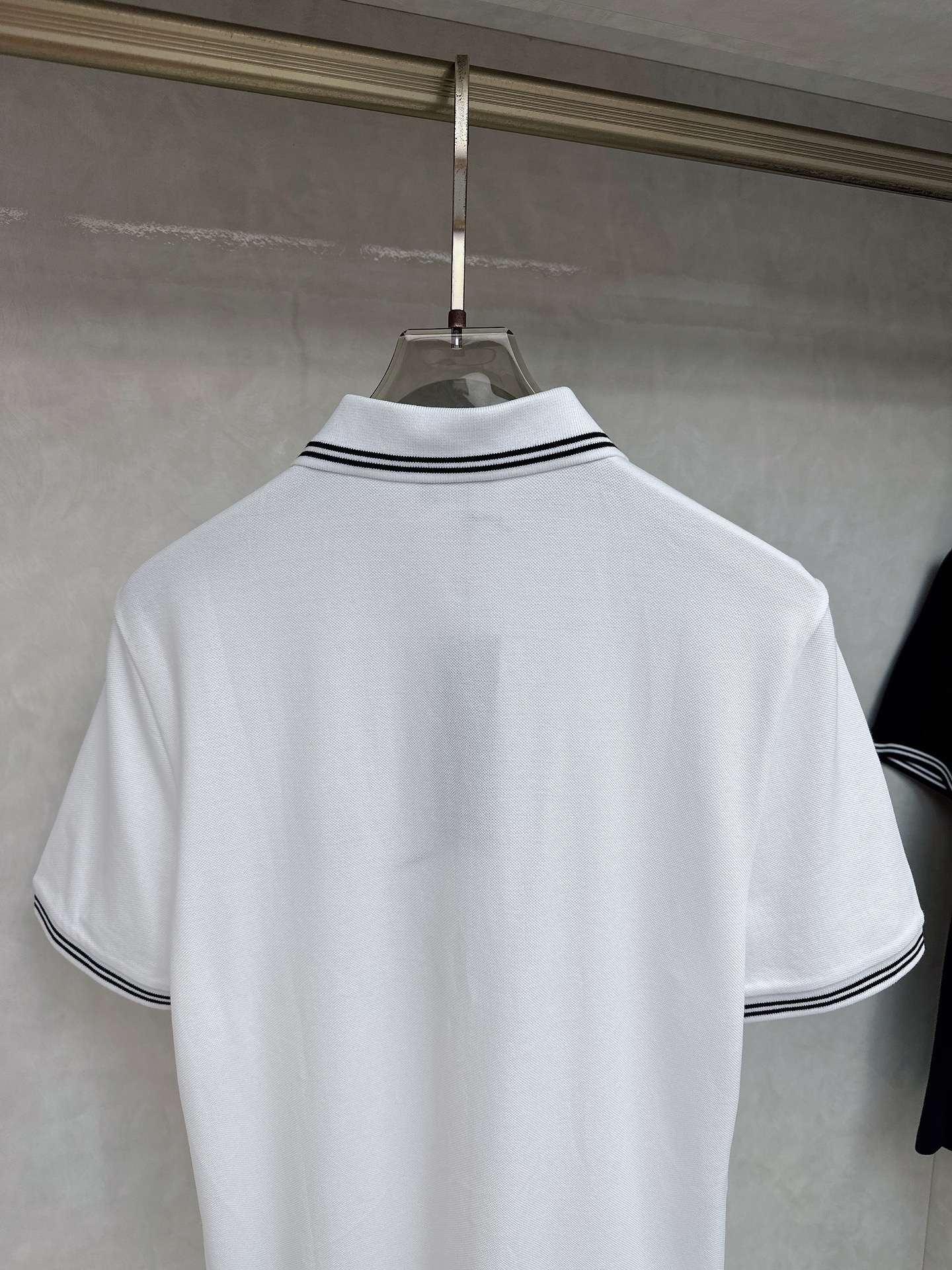  迪奥 2025春夏新款男士翻领衫短袖 柜台同步发售  简洁时尚百搭 高端品质 胸前凹凸logo设计 袖