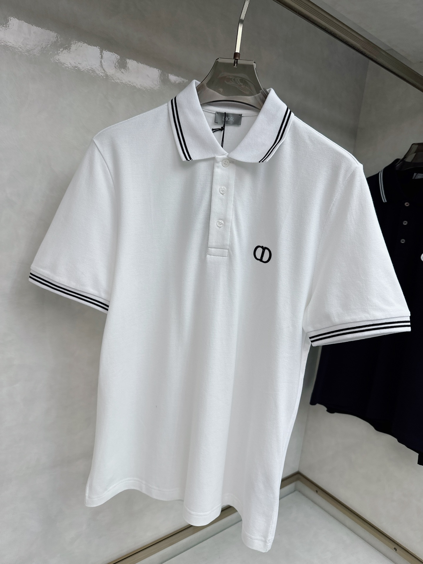  迪奥 2025春夏新款男士翻领衫短袖 柜台同步发售  简洁时尚百搭 高端品质 胸前凹凸logo设计 袖