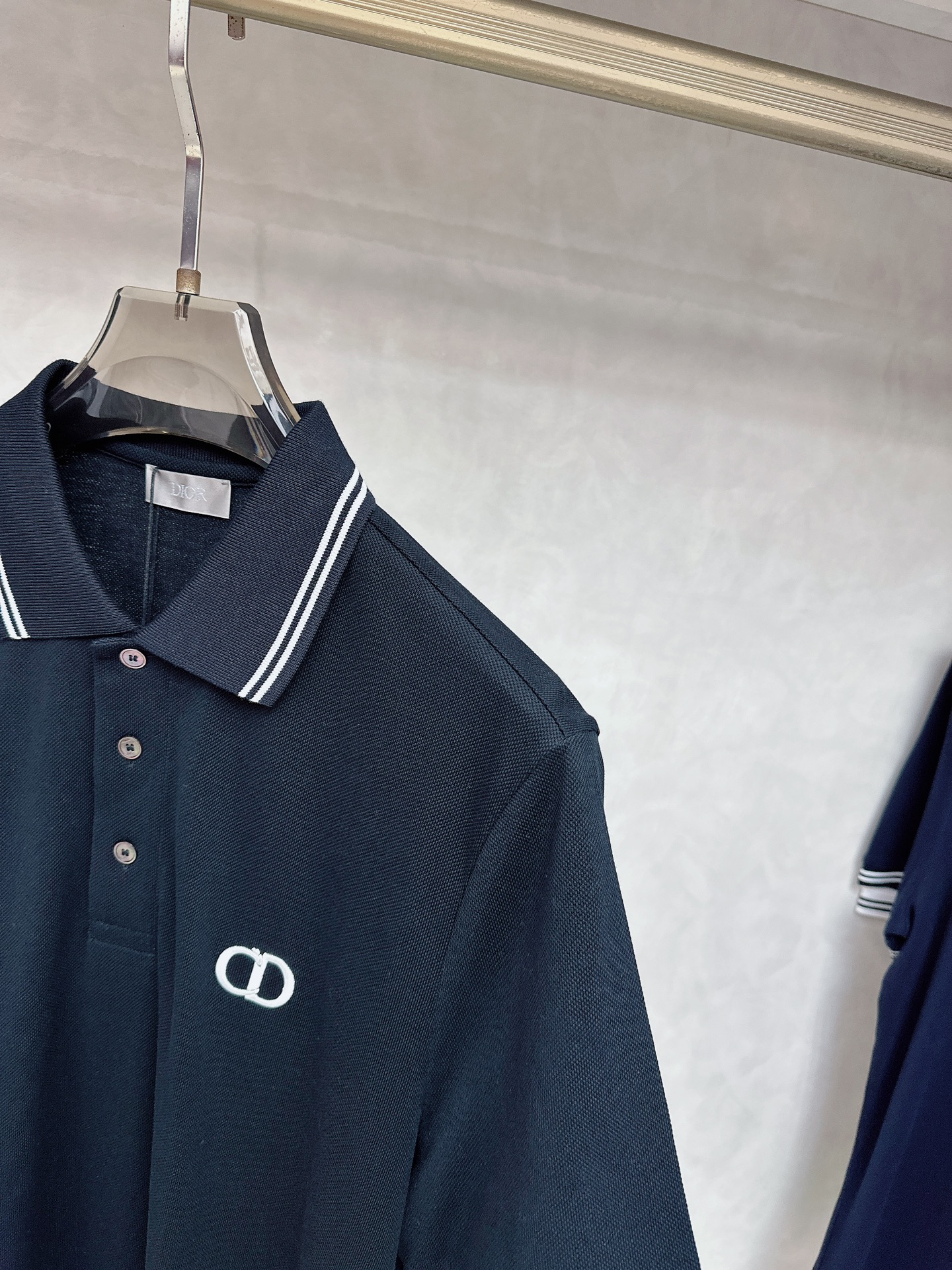  迪奥 2025春夏新款男士翻领衫短袖 柜台同步发售  简洁时尚百搭 高端品质 胸前凹凸logo设计 袖