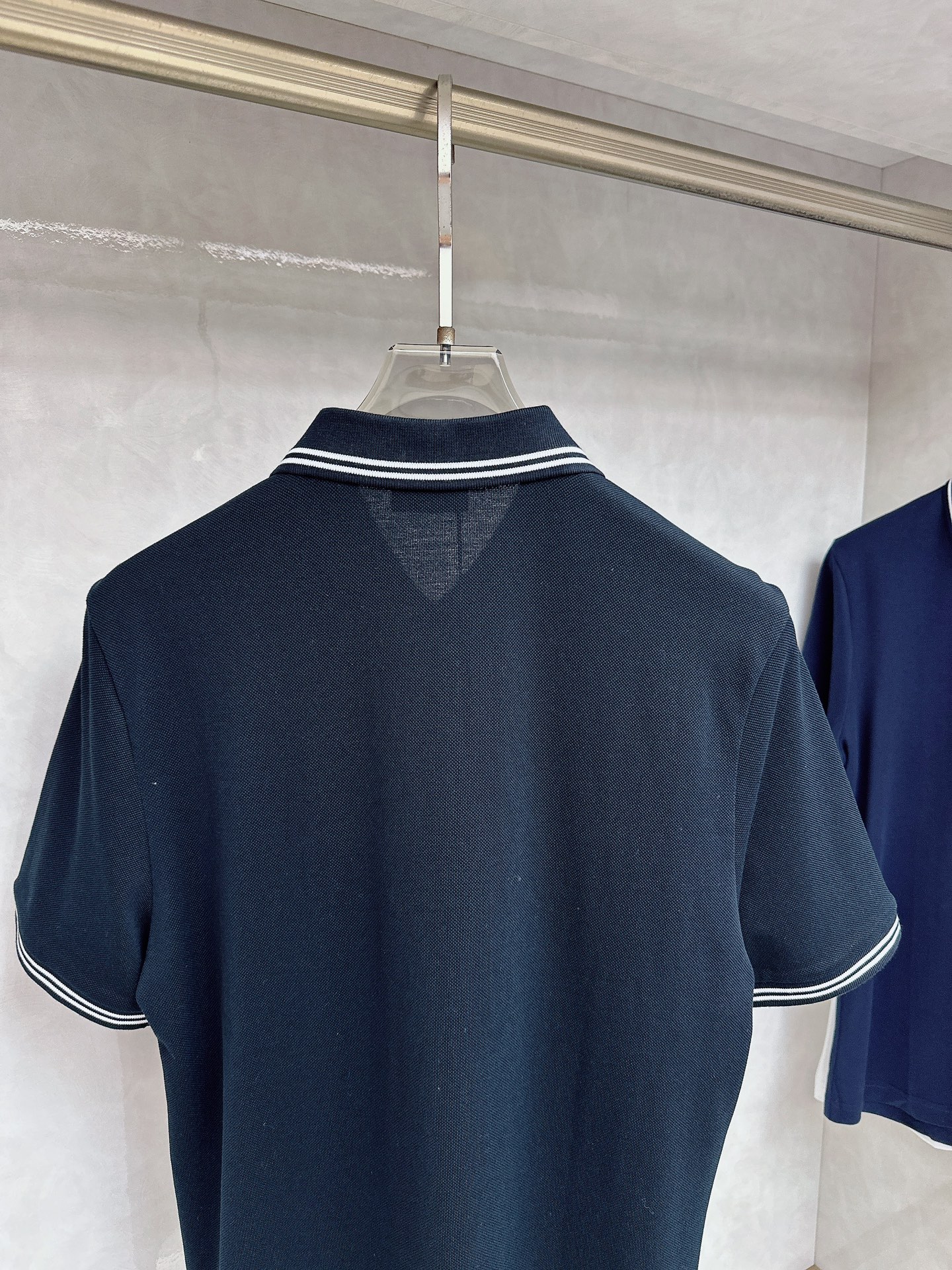  迪奥 2025春夏新款男士翻领衫短袖 柜台同步发售  简洁时尚百搭 高端品质 胸前凹凸logo设计 袖