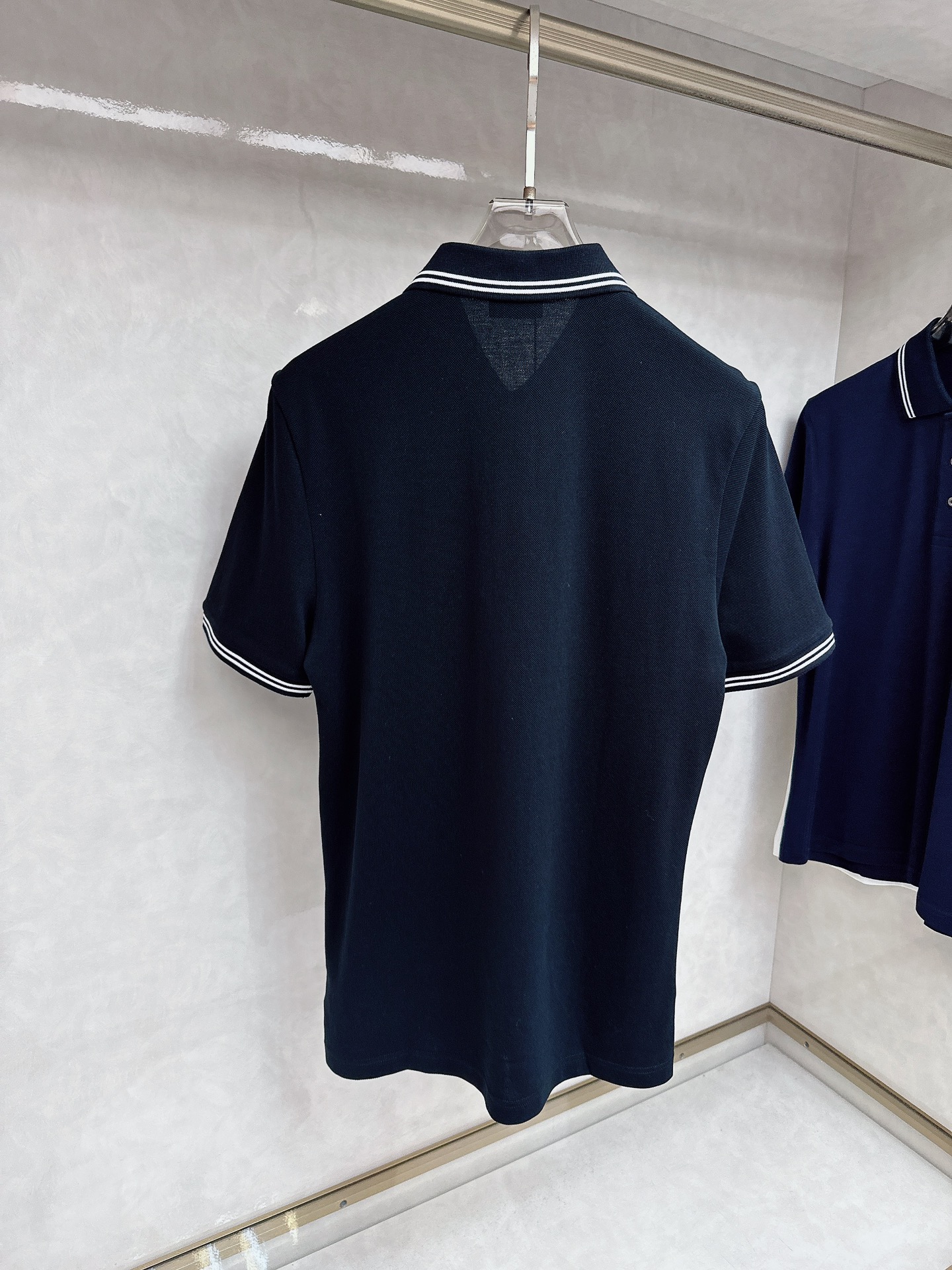  迪奥 2025春夏新款男士翻领衫短袖 柜台同步发售  简洁时尚百搭 高端品质 胸前凹凸logo设计 袖