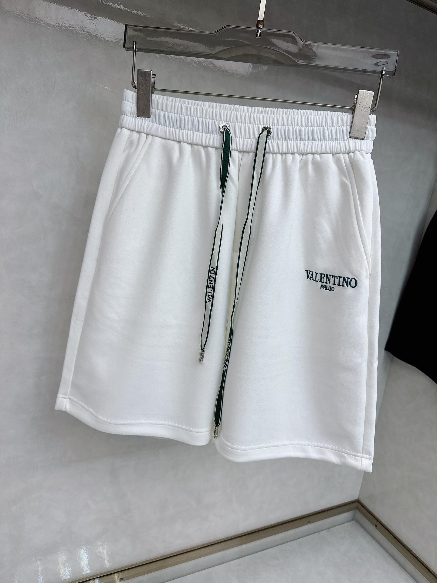 Valentino Summer Man’s Leisure Shorts: Custom-made Air-Fruit for Ultimate Comfort - 图片 7