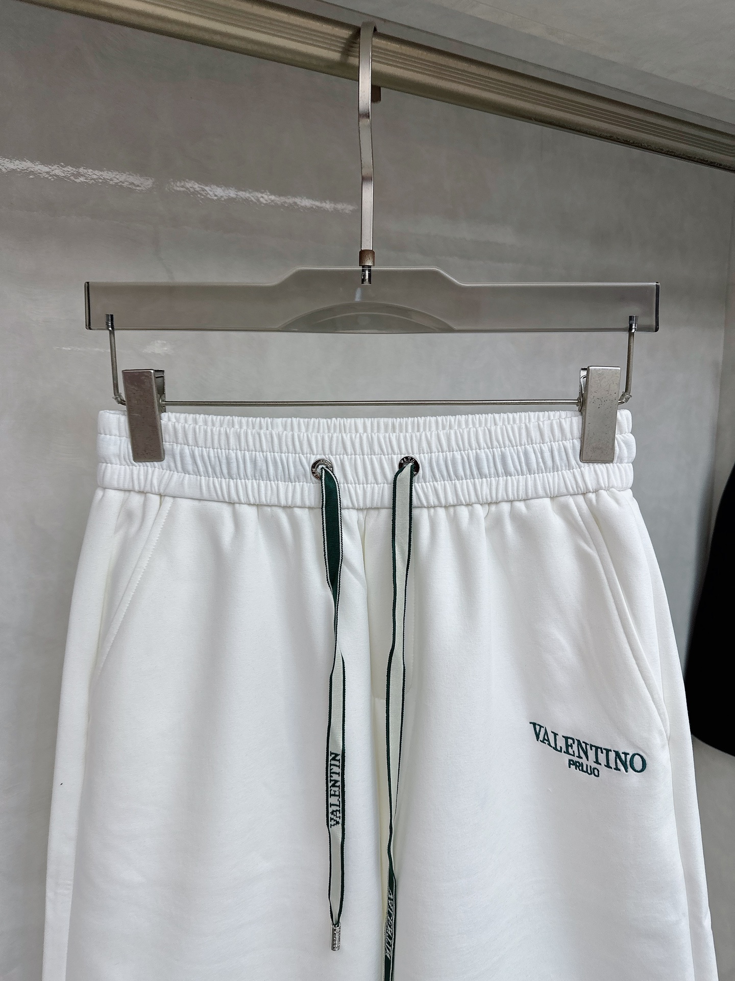 Valentino Summer Man’s Leisure Shorts: Custom-made Air-Fruit for Ultimate Comfort - 图片 3