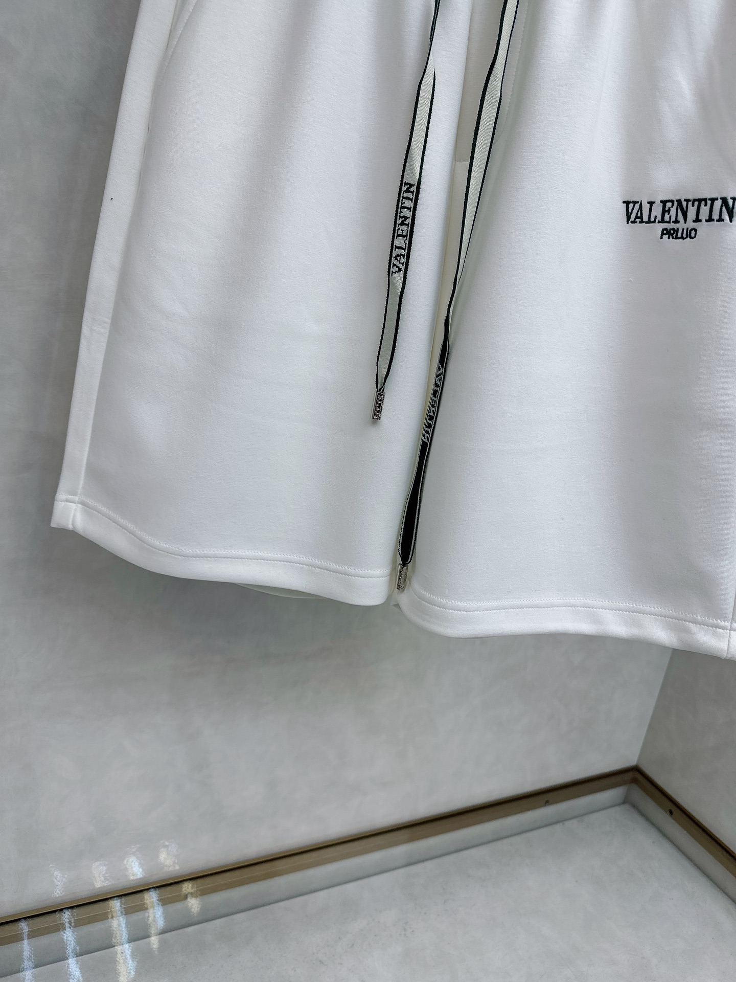 Valentino Summer Man’s Leisure Shorts: Custom-made Air-Fruit for Ultimate Comfort - 图片 8