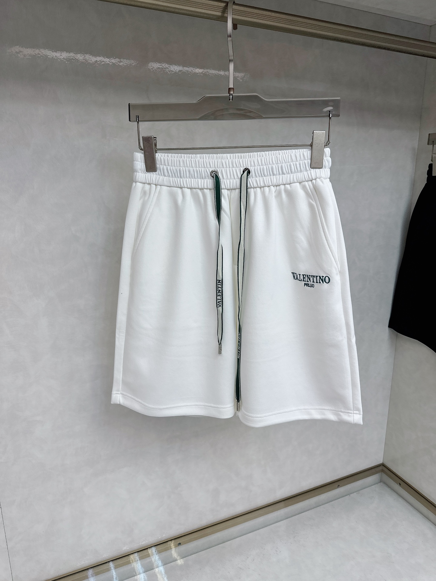 Valentino Summer Man’s Leisure Shorts: Custom-made Air-Fruit for Ultimate Comfort - 图片 2