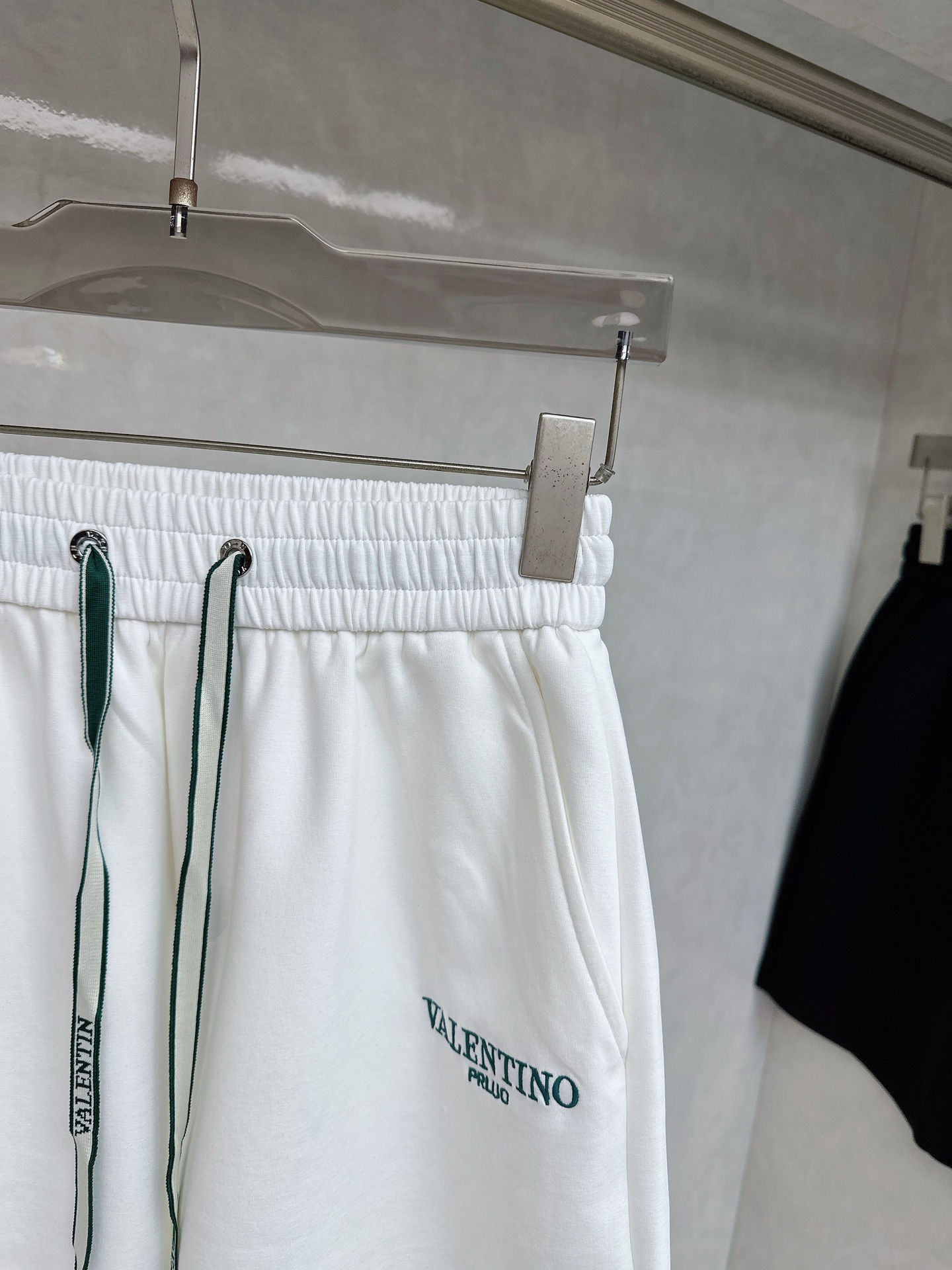 Valentino Summer Man’s Leisure Shorts: Custom-made Air-Fruit for Ultimate Comfort - 图片 4