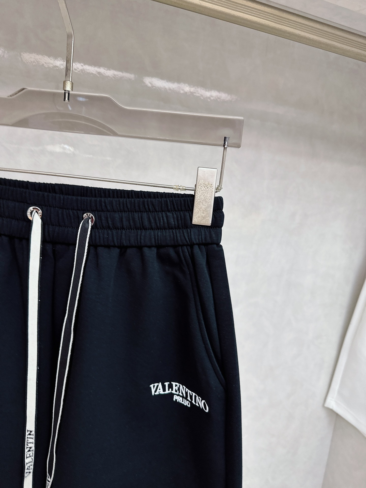 Valentino Summer Man’s Leisure Shorts: Custom Air-Fruit, Comfortable, Impeccable Details, Original Logo Design. - 图片 4