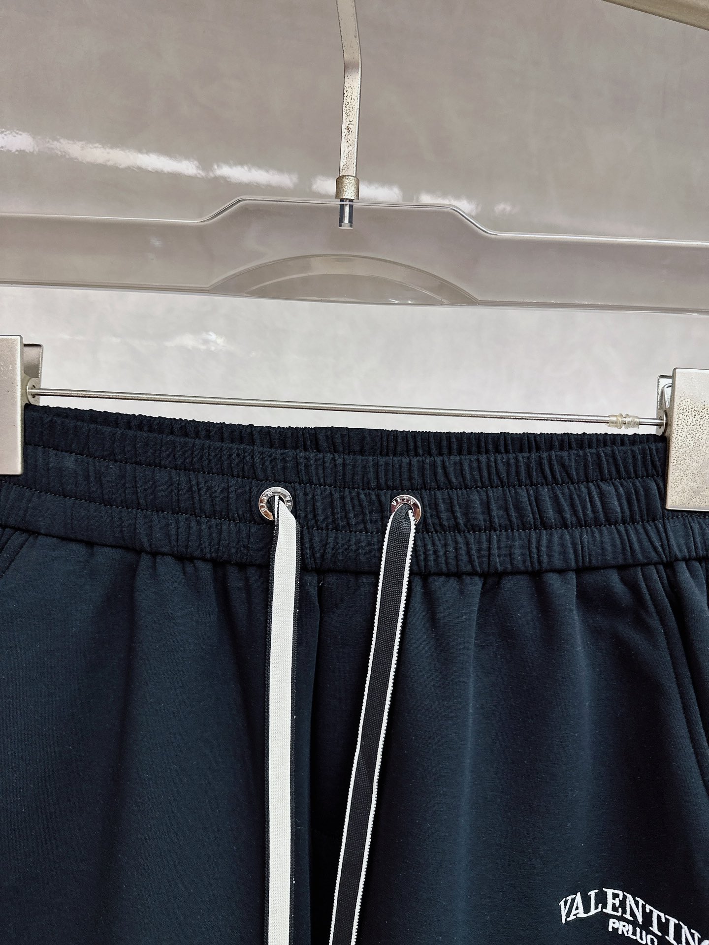 Valentino Summer Man’s Leisure Shorts: Custom Air-Fruit, Comfortable, Impeccable Details, Original Logo Design. - 图片 5