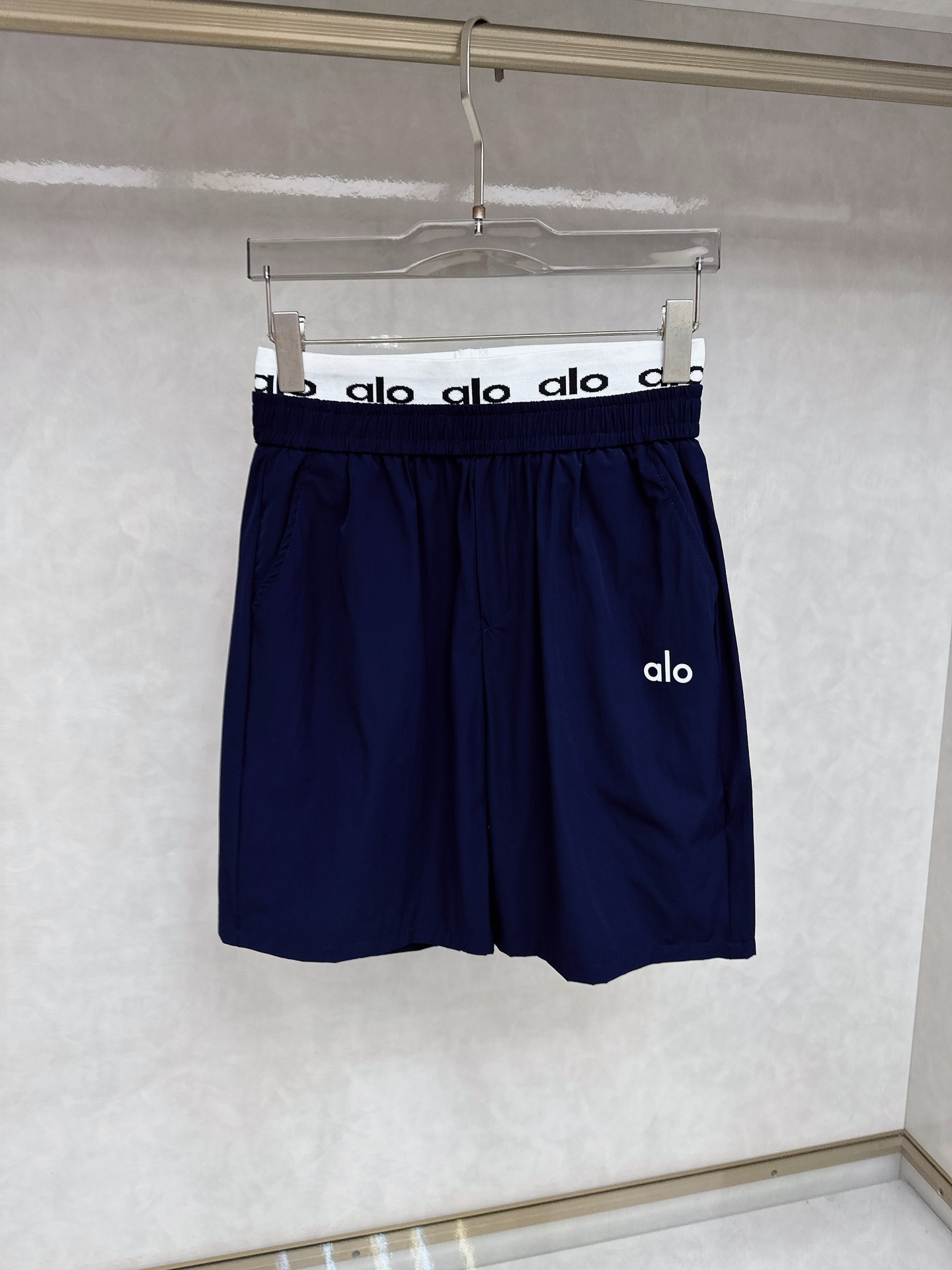 NO:449903,New 2025 summer casual shorts, high-end custom fabric breathable fabric, extremely breathable elastic and comfortable, impeccable details, top-level auxiliary materials, original logo design concept, delicate and soft feel!  The upper body style is excellent!  Size M-2xl order to report height and weight, shorts, alexander wang198609092025夏季新款男士休闲短裤,高级定制面料透气面料 透气弹力舒适度极高,细节无可挑剔,顶级辅料配备,原版logo设计理念,手感细腻柔软！上身版型超赞！尺码M-2xl下单报身高体重,,shorts,alexander wang,Men's clothing