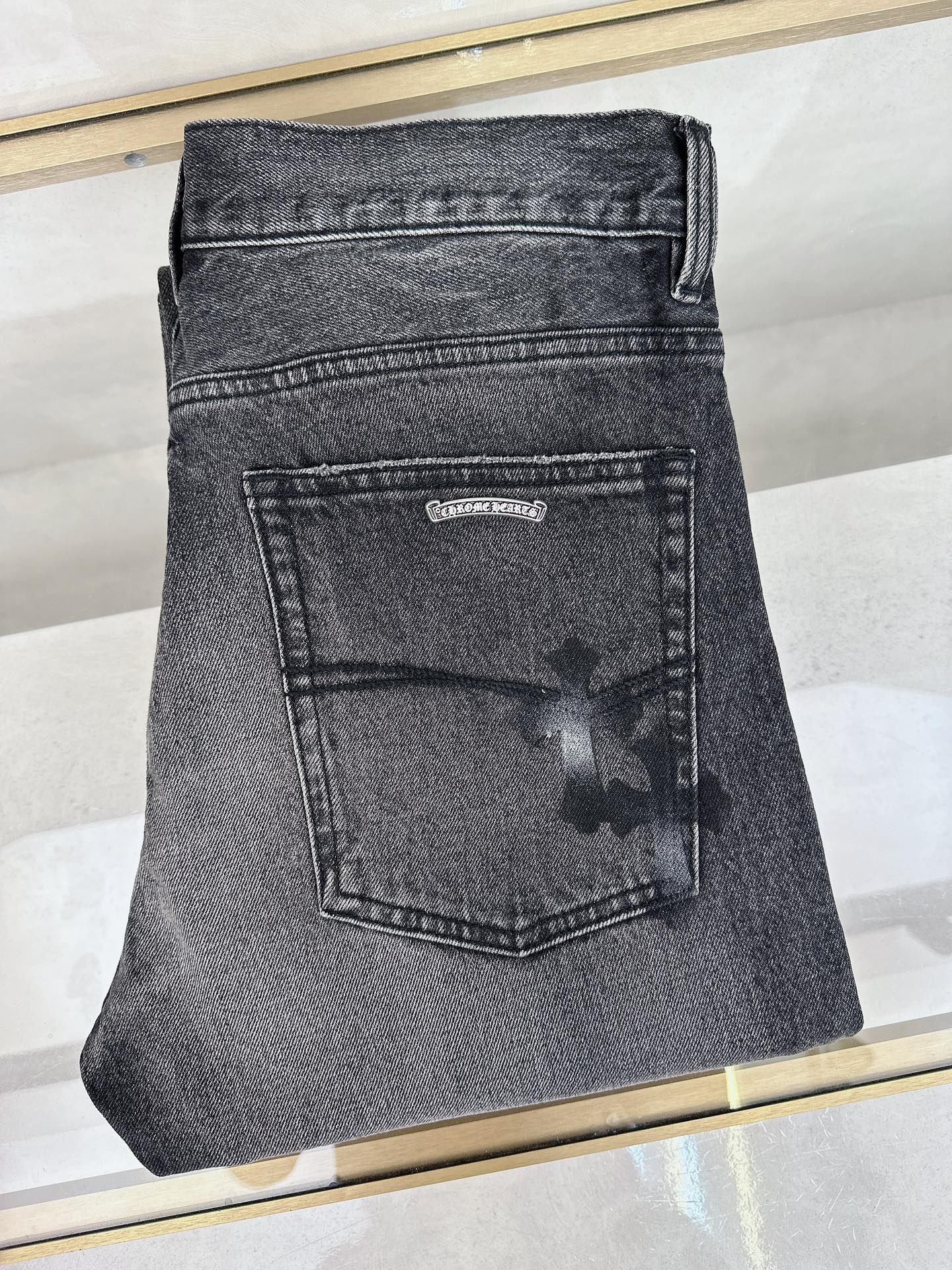 NO:479194,Croxin 2025 summer new model is available in stock, original single hot jeans super customized model, original hardware, super heavy industry technology, excellent version, impeccable details!  The style is not picky, it is very high-end, and the good products are not waiting for everyone. Take a look at it and start quickly. Size 28-38, chrome hearts, jeans, alexander wang19860909克罗心 2025夏季新款现货上市,原单爆款牛仔裤超级定制款,原版五金,超级重工工艺,版型超赞细节做工无可挑剔！款式不挑人,特别高档,好货不等人,看中赶紧下手,尺码28-38,,chrome hearts,jeans,alexander wang,Men's clothing