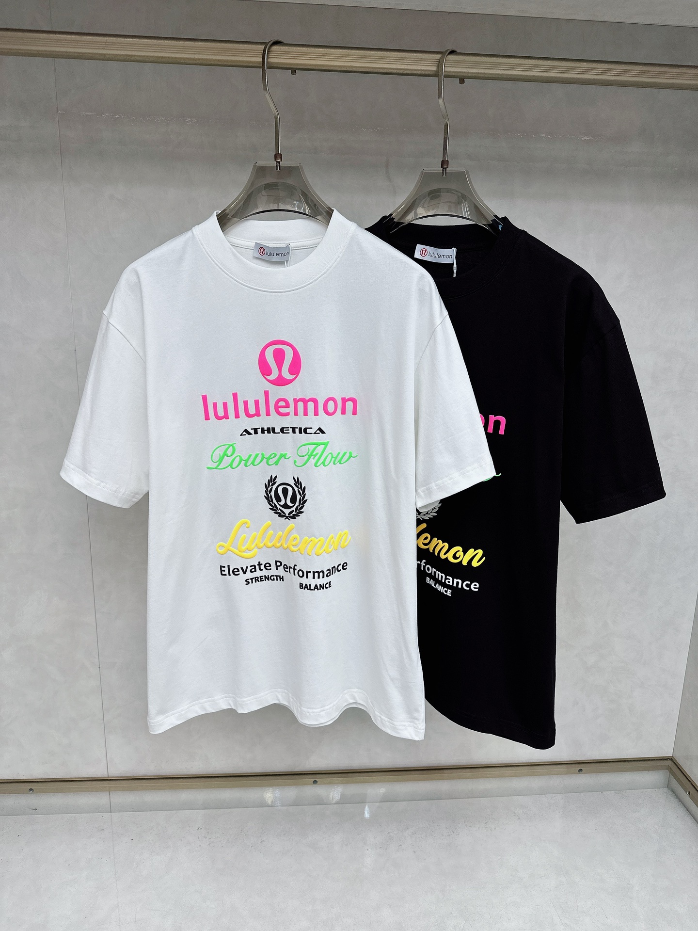 NO:458950,The latest short-sleeved T-shirt in 2025Ss summer style, soft touch, comfortable wearing, fine workmanship. The upper body effect is invincible and handsome, size number S-2xl, T-shirt,tees, t-shirt,alexander wang198609092025Ss夏款最新款短袖T恤,手感柔软,穿着舒适,做工精细.上身效果无敌帅气,码数 S-2xl,,T-shirt,tees，t-shirt,alexander wang,Men's clothing