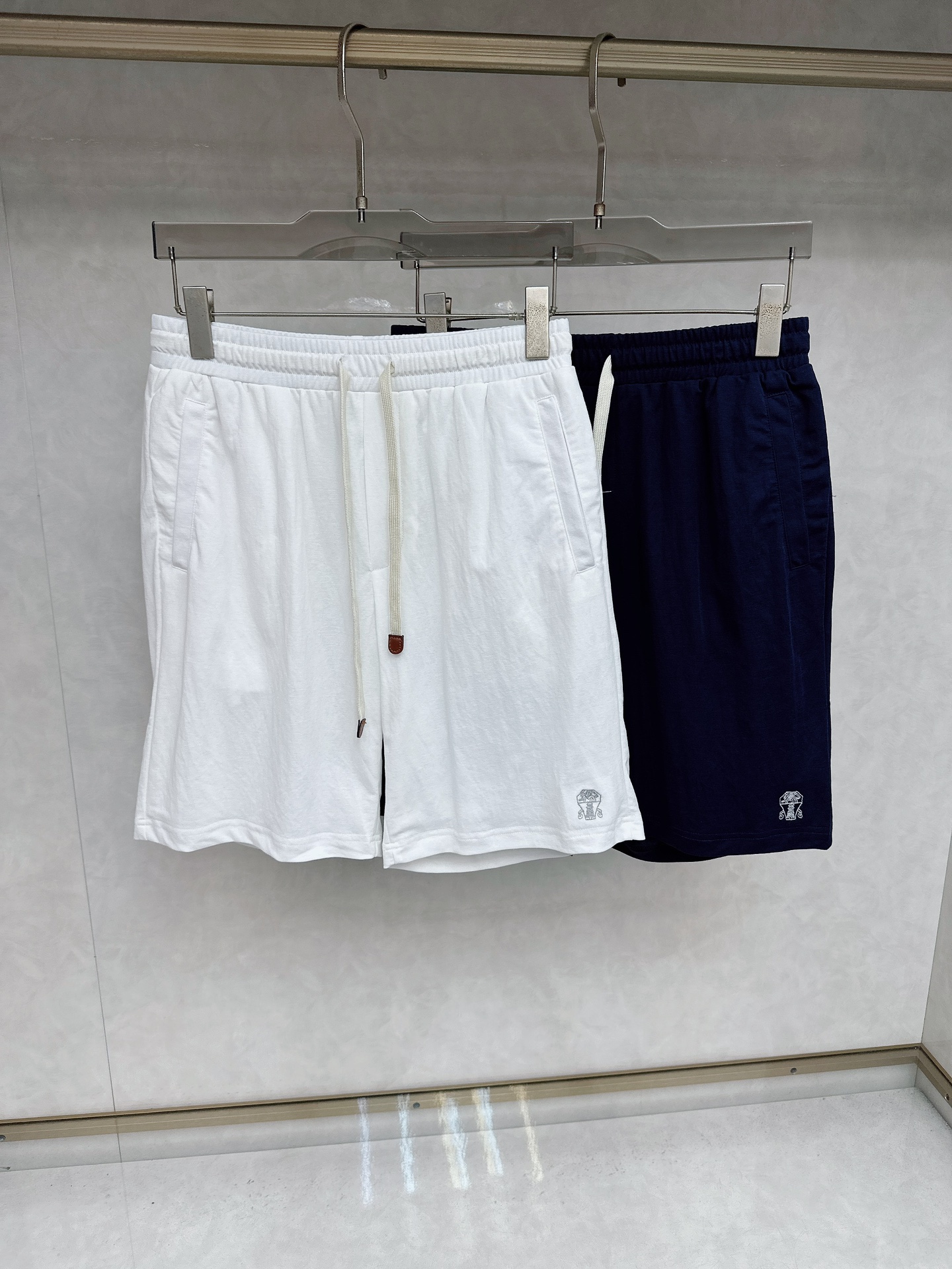 NO:458933,BC 2025# Spring and Summer New Product# Casual shorts, trouser body craftsmanship design, fabric customization, every detail is the ultimate, full of trendy style, stylish and handsome upper body, a must-have item for trendy people!  Size M-3XL, shorts, alexander wang19860909BC 2025#春夏新品# 休闲短裤,裤身工艺设计,面料定制,每个细节做到极致,潮范十足、上身有型帅气,潮人必备单品！ 尺码M-3XL,,shorts,alexander wang,Men's clothing