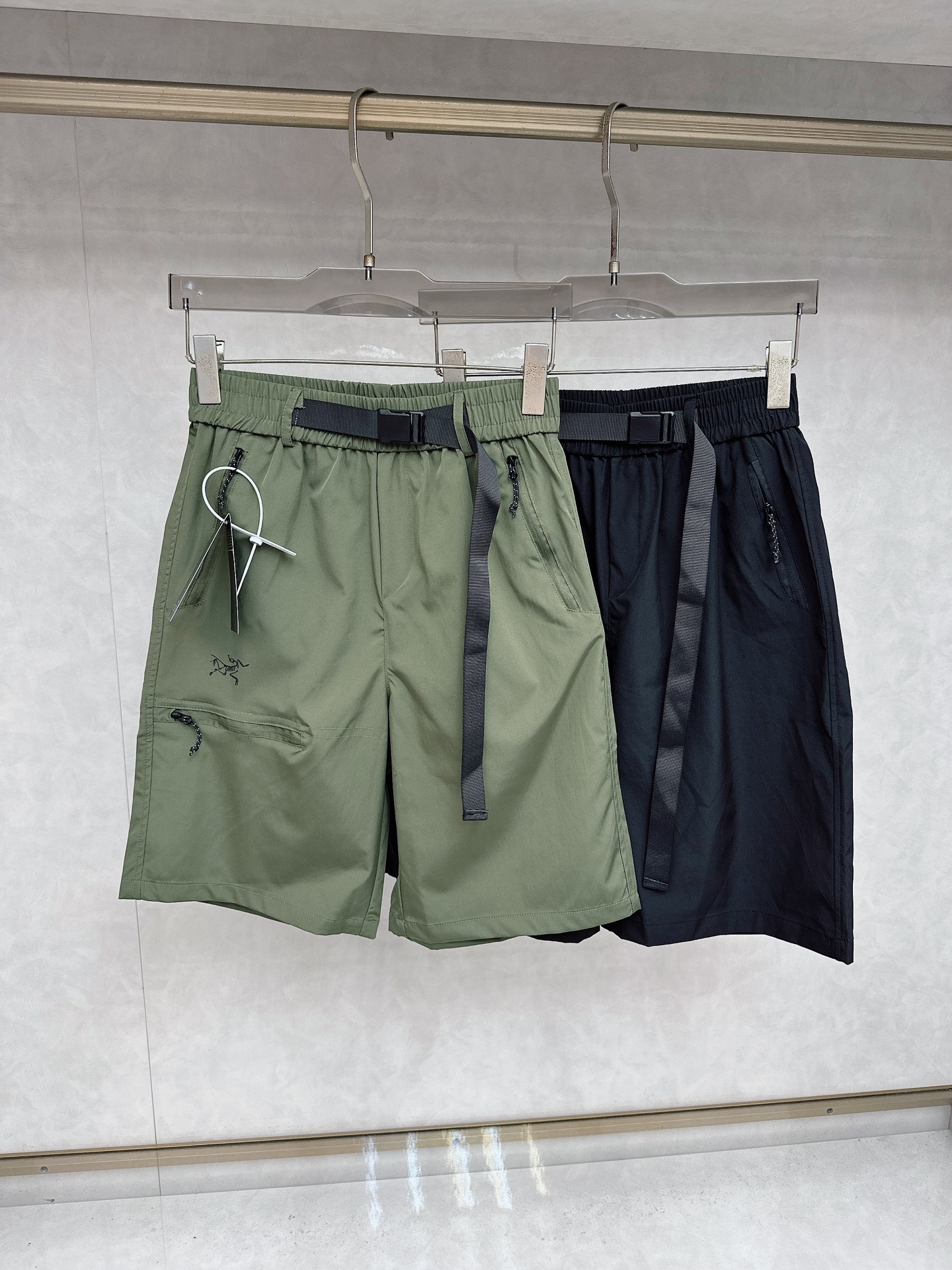 NO:458942,Archaeopteryx 2025 summer new casual shorts!  The official website is released simultaneously. The brand's classic LOGO casual pants, customized fabric, excellent comfort, strong hand touch. Extremely recognizable, perfect quality craftsmanship. Size M-4xl, arc'teryx, shorts, alexander wang19860909始祖鸟 2025夏季新款休闲短裤！官网同步发售.品牌经典LOGO休闲裤 ,定制面料,舒适度极好,手触感强烈.辨识度极高,完美品相工艺. 尺码M-4xl,arc'teryx,shorts,alexander wang,Men's clothing