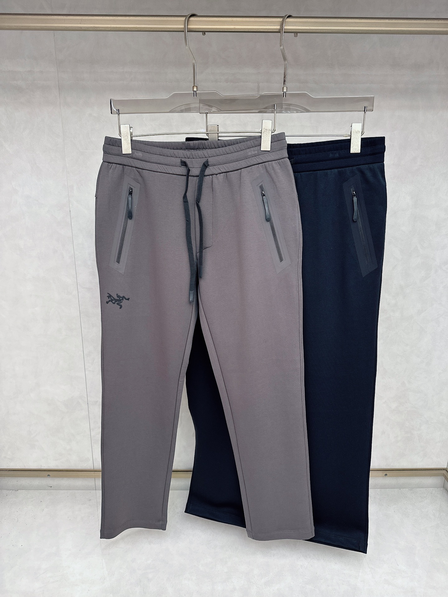 NO:548679,Archaeopteryx 2025 autumn outfit latest casual pants counter 1:1 top replica, full quality!  A must-have item for trendy people!  The old man who knows the goods quickly starts with the size S-2XL, arc'teryx,alexander wang19860909始祖鸟 2025秋装最新休闲裤专柜1:1顶级复刻,全品相！潮人必备单品！懂货的老铁赶紧下手 尺码S-2XL,arc'teryx,alexander wang,Men's clothing
