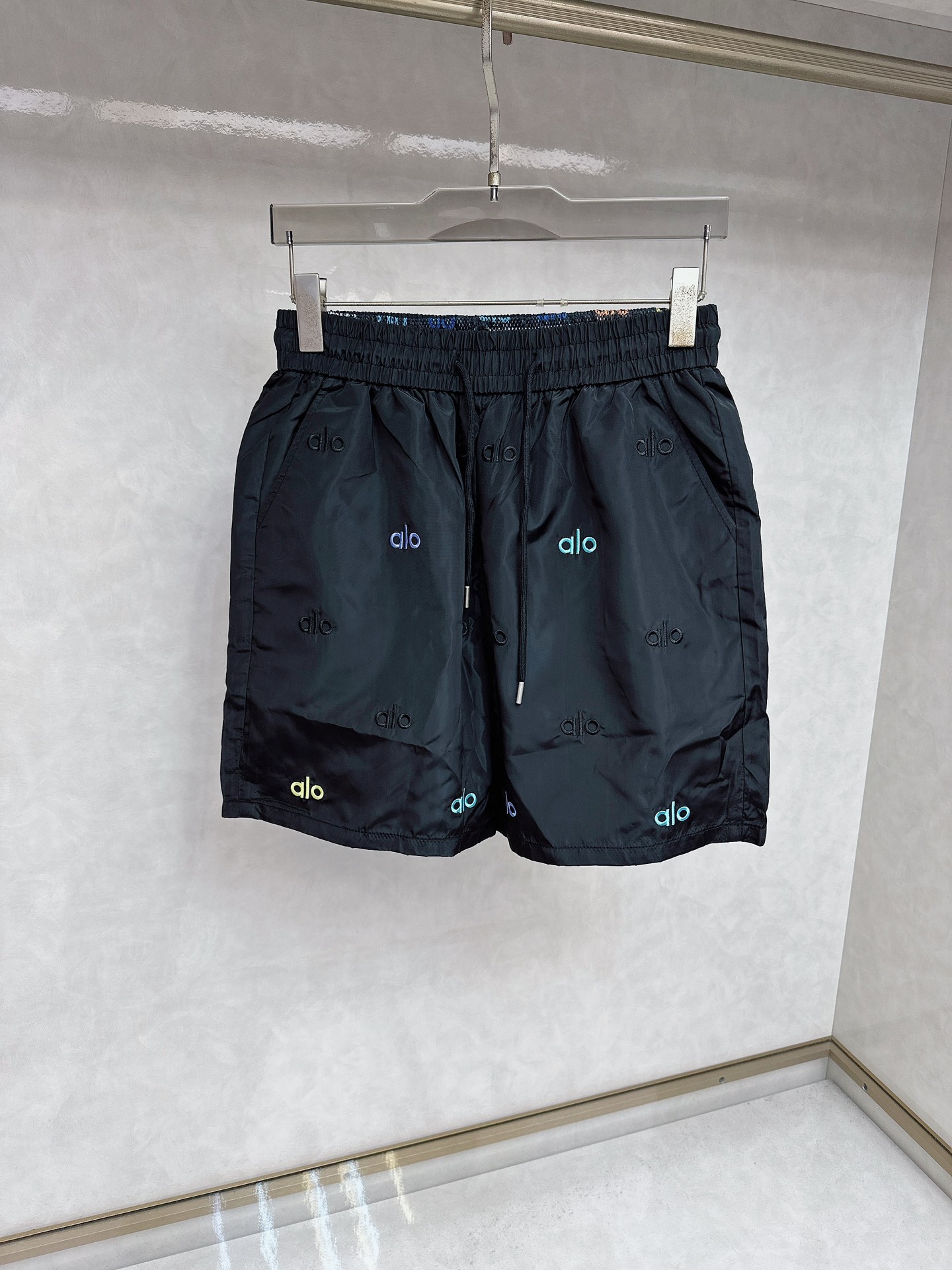 NO:470822,New 2025 summer casual shorts, high-end custom fabric breathable fabric, extremely breathable elastic and comfortable, impeccable details, top-level auxiliary materials, original logo design concept, delicate and soft feel!  The upper body style is excellent!  Size M-3XL order to report height and weight, shorts, alexander wang198609092025夏季新款男士休闲短裤,高级定制面料透气面料 透气弹力舒适度极高,细节无可挑剔,顶级辅料配备,原版logo设计理念,手感细腻柔软！上身版型超赞！尺码M-3XL下单报身高体重,,shorts,alexander wang,Men's clothing