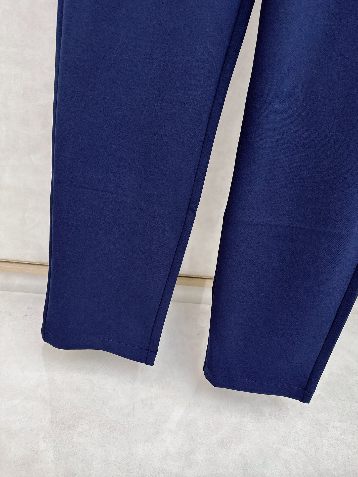 巴宝莉 2025早秋新款撞色立领，高阶质感这套，是品味与舒适的双向奔赴。面料由人棉、锦纶、涤纶和氨纶精心