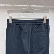 杰尼亚2025早秋新品ZEGNA杰尼亚同款新品休闲!明星最爱时装味休闲 简单大方 刺绣织带设计 工艺设计 杰尼亚2025早秋新品ZEGNA杰尼亚同款新品休闲!明星最爱时装味休闲 简单大方 刺绣织带设计 工艺设计