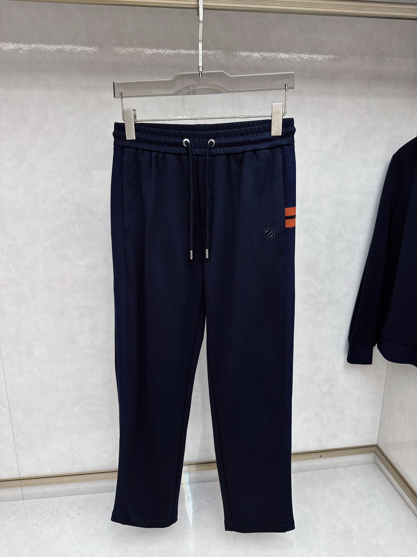杰尼亚ZEGNA2025秋冬最新款连帽套装，面料直接卷到新高度，官网金典同步！10%羊毛打底，给肌肤轻裹