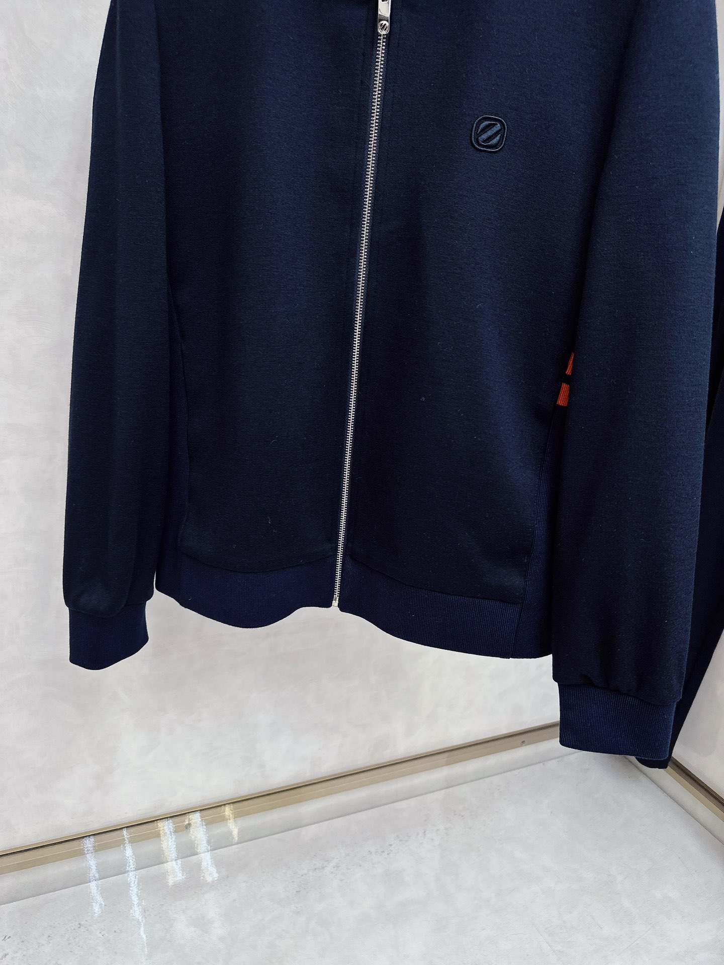 杰尼亚ZEGNA2025秋冬最新款连帽套装，面料直接卷到新高度，官网金典同步！10%羊毛打底，给肌肤轻裹