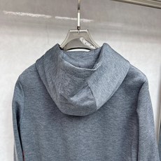 杰尼亚ZEGNA2025秋冬最新款连帽套装,面料直接卷到新高度,官网金典同步!10%羊毛打底,给肌肤轻裹 杰尼亚ZEGNA2025秋冬最新款连帽套装,面料直接卷到新高度,官网金典同步!10%羊毛打底,给肌肤轻裹