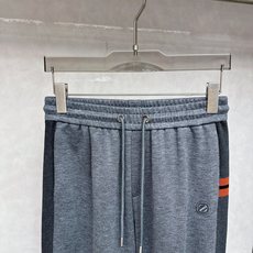 杰尼亚ZEGNA2025秋冬最新款连帽套装,面料直接卷到新高度,官网金典同步!10%羊毛打底,给肌肤轻裹 杰尼亚ZEGNA2025秋冬最新款连帽套装,面料直接卷到新高度,官网金典同步!10%羊毛打底,给肌肤轻裹
