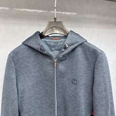 杰尼亚ZEGNA2025秋冬最新款连帽套装,面料直接卷到新高度,官网金典同步!10%羊毛打底,给肌肤轻裹 杰尼亚ZEGNA2025秋冬最新款连帽套装,面料直接卷到新高度,官网金典同步!10%羊毛打底,给肌肤轻裹