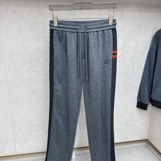杰尼亚ZEGNA2025秋冬最新款连帽套装,面料直接卷到新高度,官网金典同步!10%羊毛打底,给肌肤轻裹 杰尼亚ZEGNA2025秋冬最新款连帽套装,面料直接卷到新高度,官网金典同步!10%羊毛打底,给肌肤轻裹