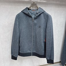 杰尼亚ZEGNA2025秋冬最新款连帽套装,面料直接卷到新高度,官网金典同步!10%羊毛打底,给肌肤轻裹 杰尼亚ZEGNA2025秋冬最新款连帽套装,面料直接卷到新高度,官网金典同步!10%羊毛打底,给肌肤轻裹