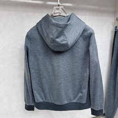 杰尼亚ZEGNA2025秋冬最新款连帽套装,面料直接卷到新高度,官网金典同步!10%羊毛打底,给肌肤轻裹 杰尼亚ZEGNA2025秋冬最新款连帽套装,面料直接卷到新高度,官网金典同步!10%羊毛打底,给肌肤轻裹