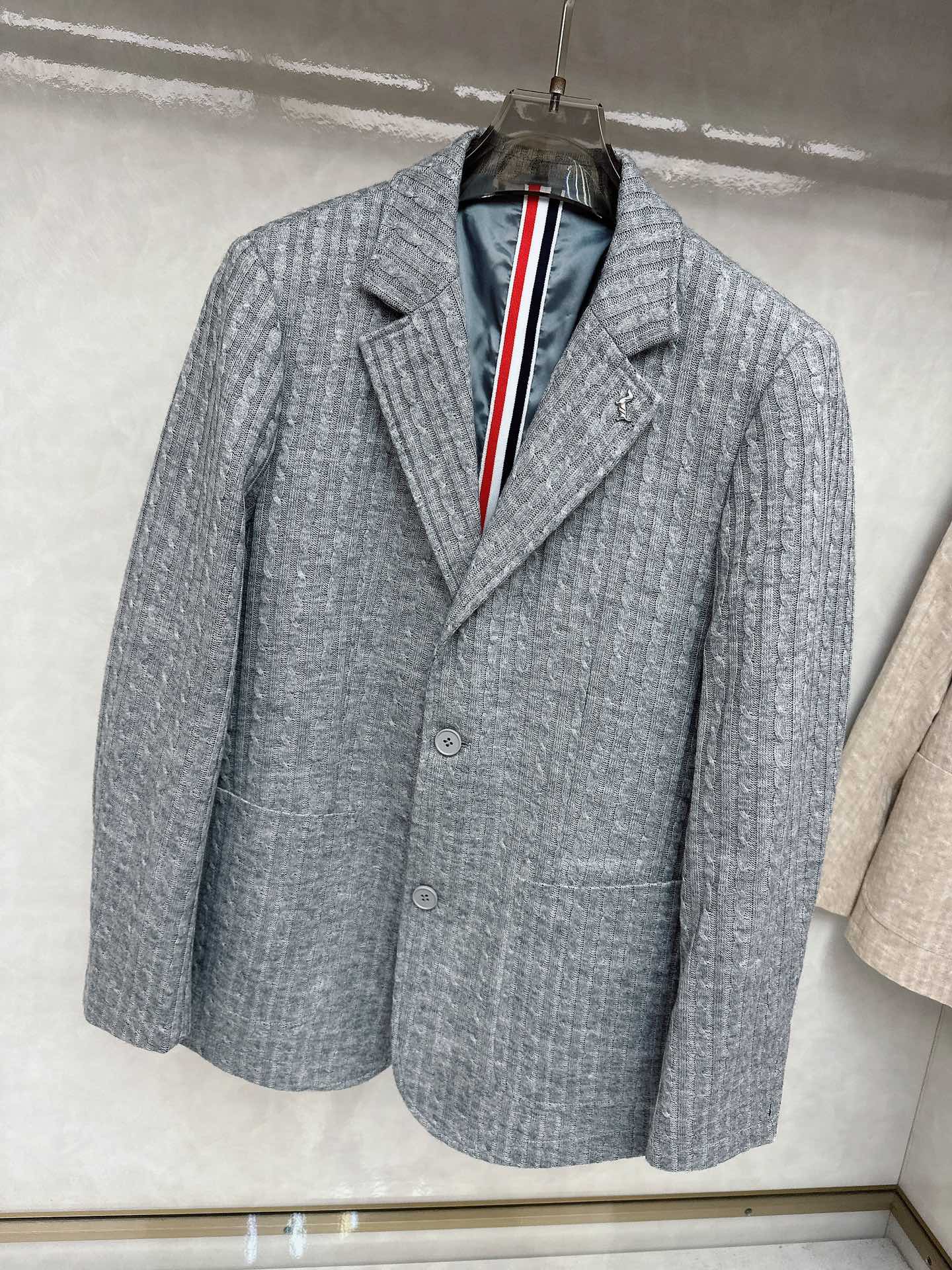 TB秋冬新款男士针织西装单西外套25SS秋冬出品新款!都市时尚精英衣橱必备款，转为男士设计的西装，高级灰