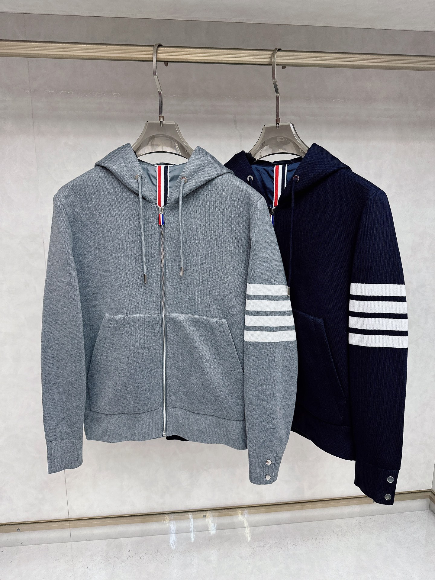 2025SS早秋新品THOM BROWNE 汤姆TB经典四条杠情侣款针织款外 纱线精选柔软舒适 不扎人 