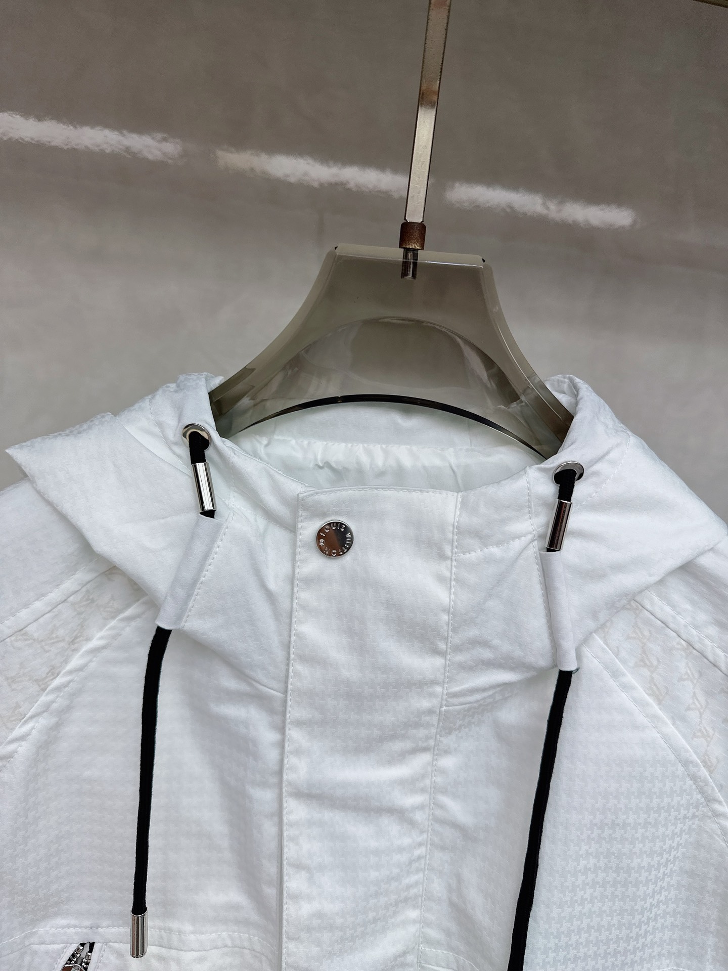 LV 秋款2025最新款时尚设计师款夹克外套.处处细节显工艺足够的高级 结构性剪裁的设计改变来展现男士多