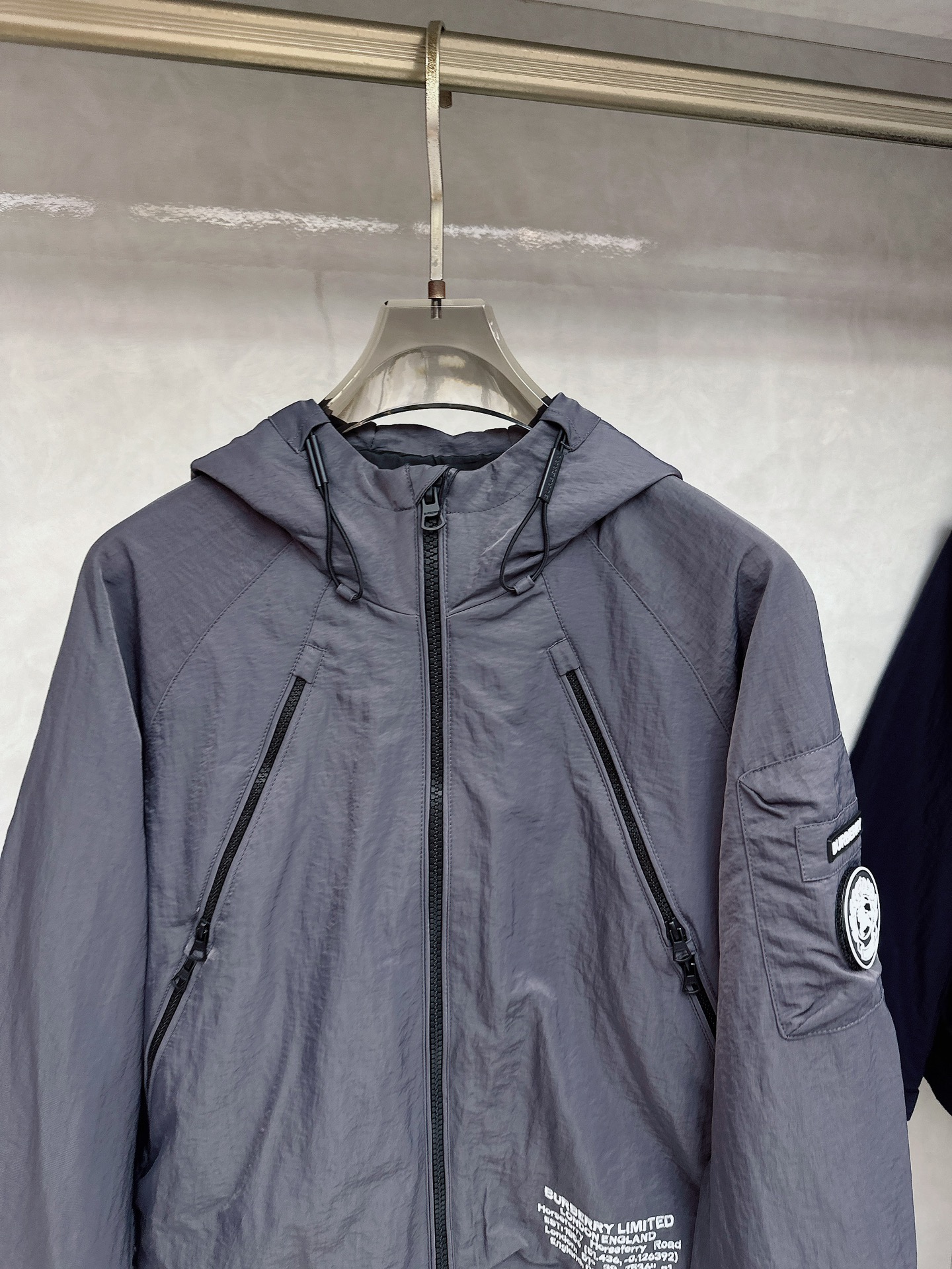 巴宝莉Burberry2025ss早秋新款发布❤加棉连帽风衣外套，字母老花 秋季爆款外套，穿上就是舒适自