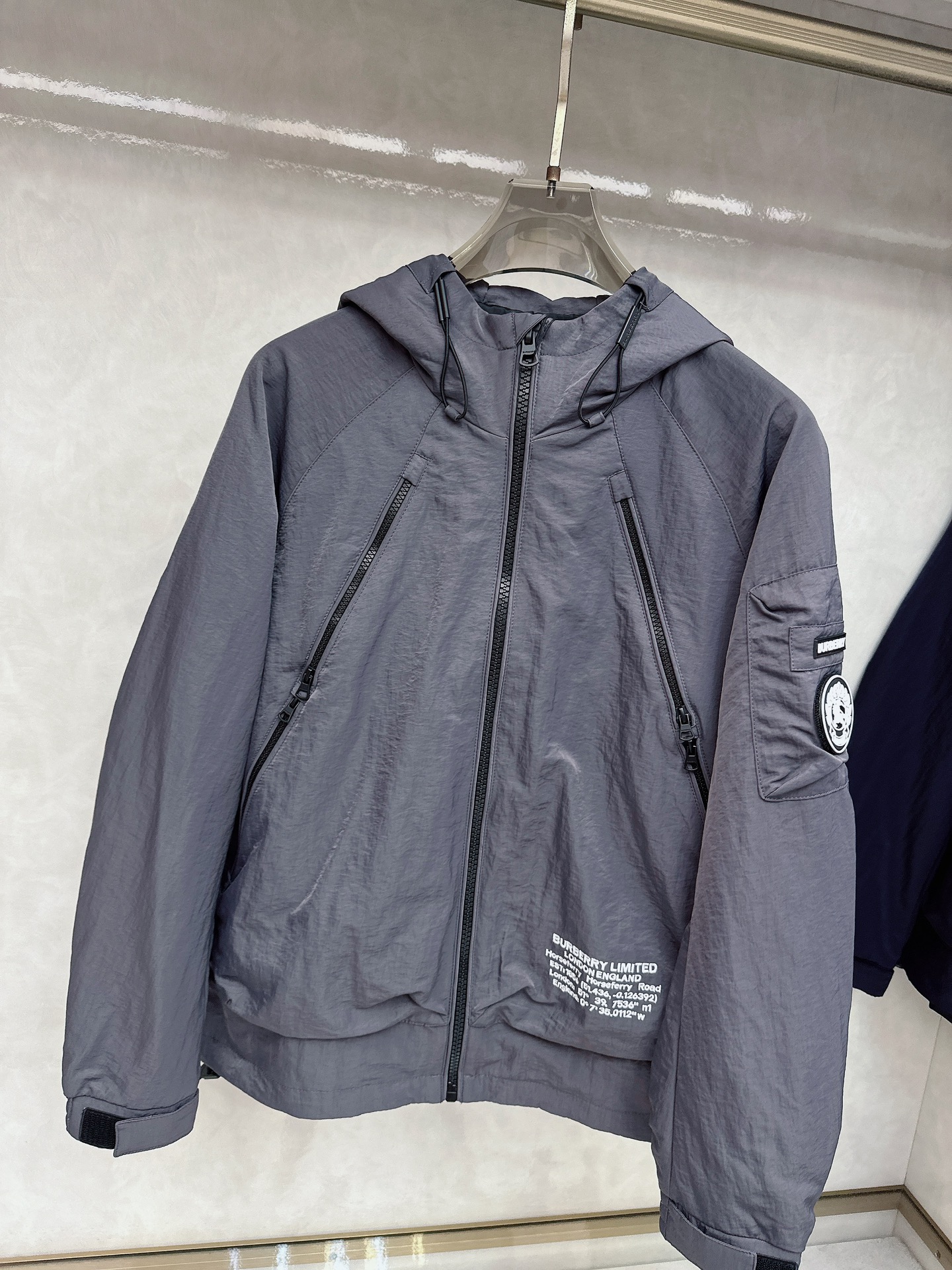 巴宝莉Burberry2025ss早秋新款发布❤加棉连帽风衣外套，字母老花 秋季爆款外套，穿上就是舒适自