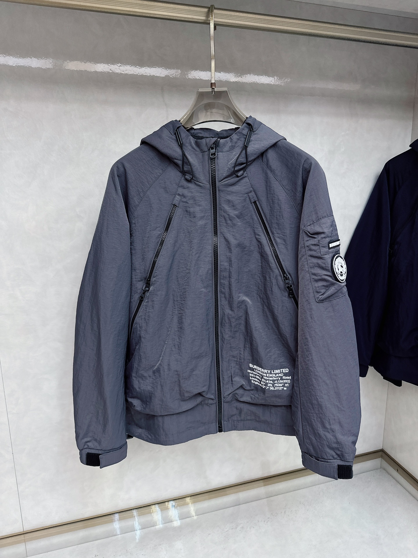 巴宝莉Burberry2025ss早秋新款发布❤加棉连帽风衣外套，字母老花 秋季爆款外套，穿上就是舒适自