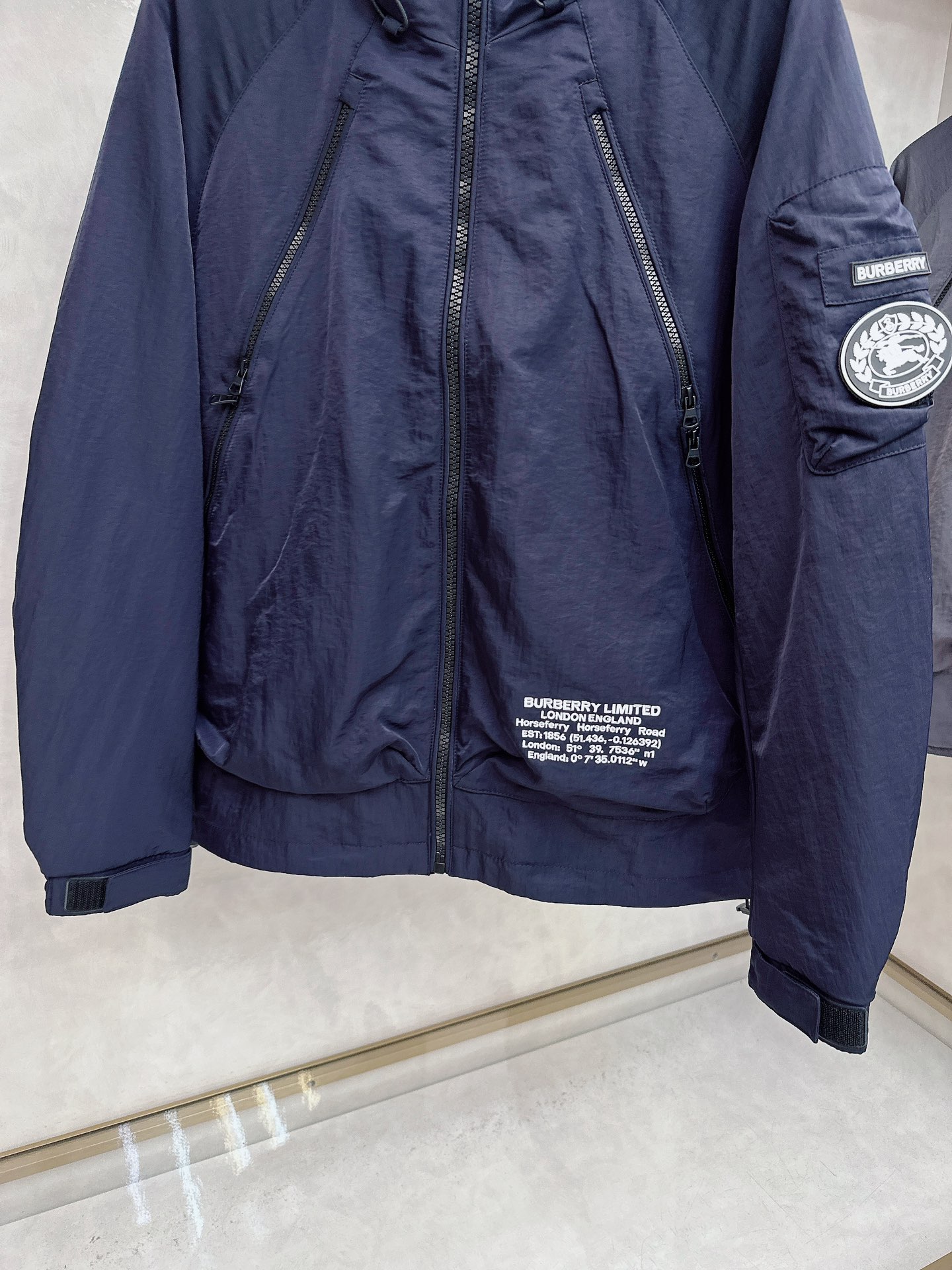 巴宝莉Burberry2025ss早秋新款发布❤加棉连帽风衣外套，字母老花 秋季爆款外套，穿上就是舒适自