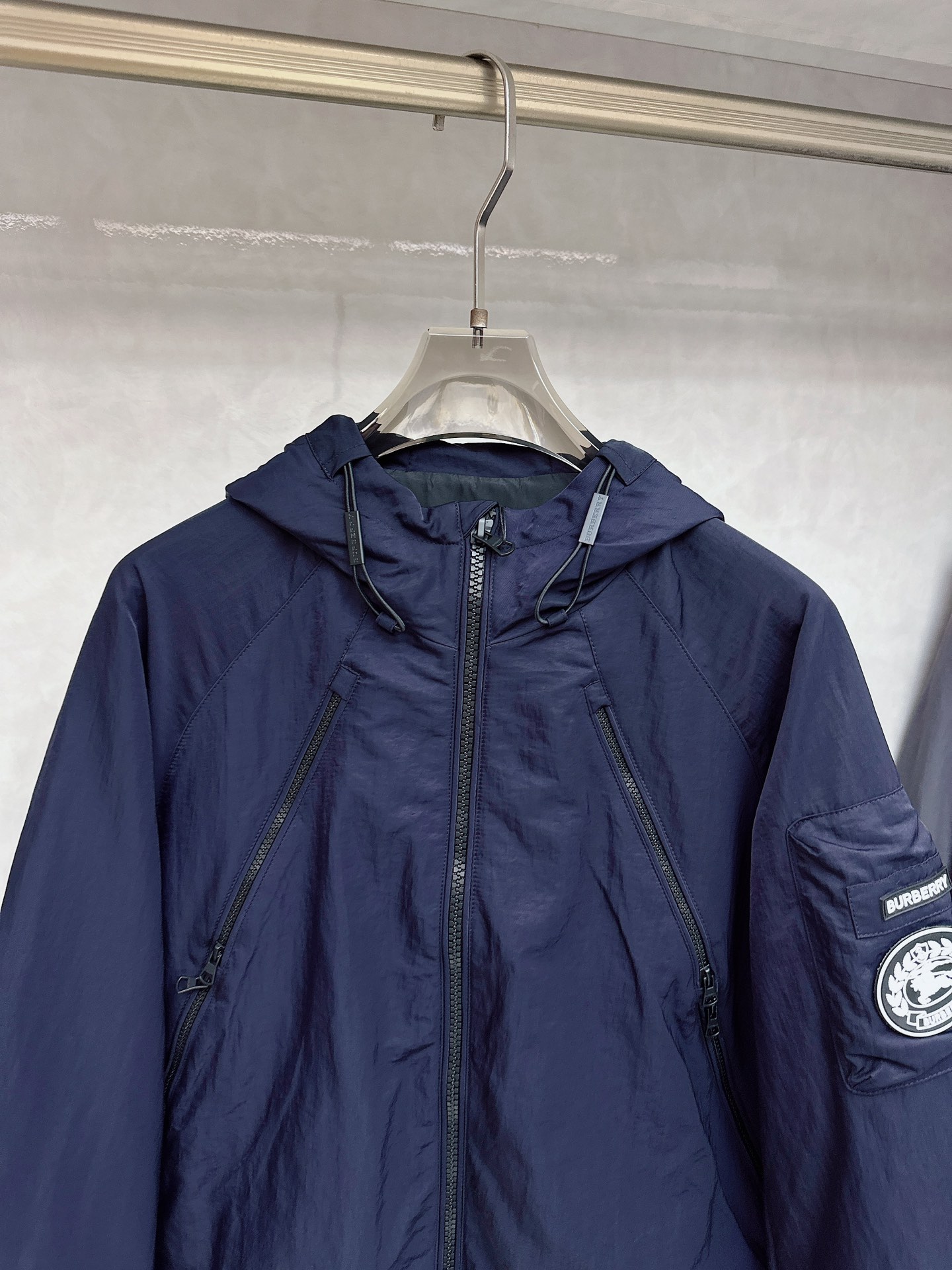 巴宝莉Burberry2025ss早秋新款发布❤加棉连帽风衣外套，字母老花 秋季爆款外套，穿上就是舒适自