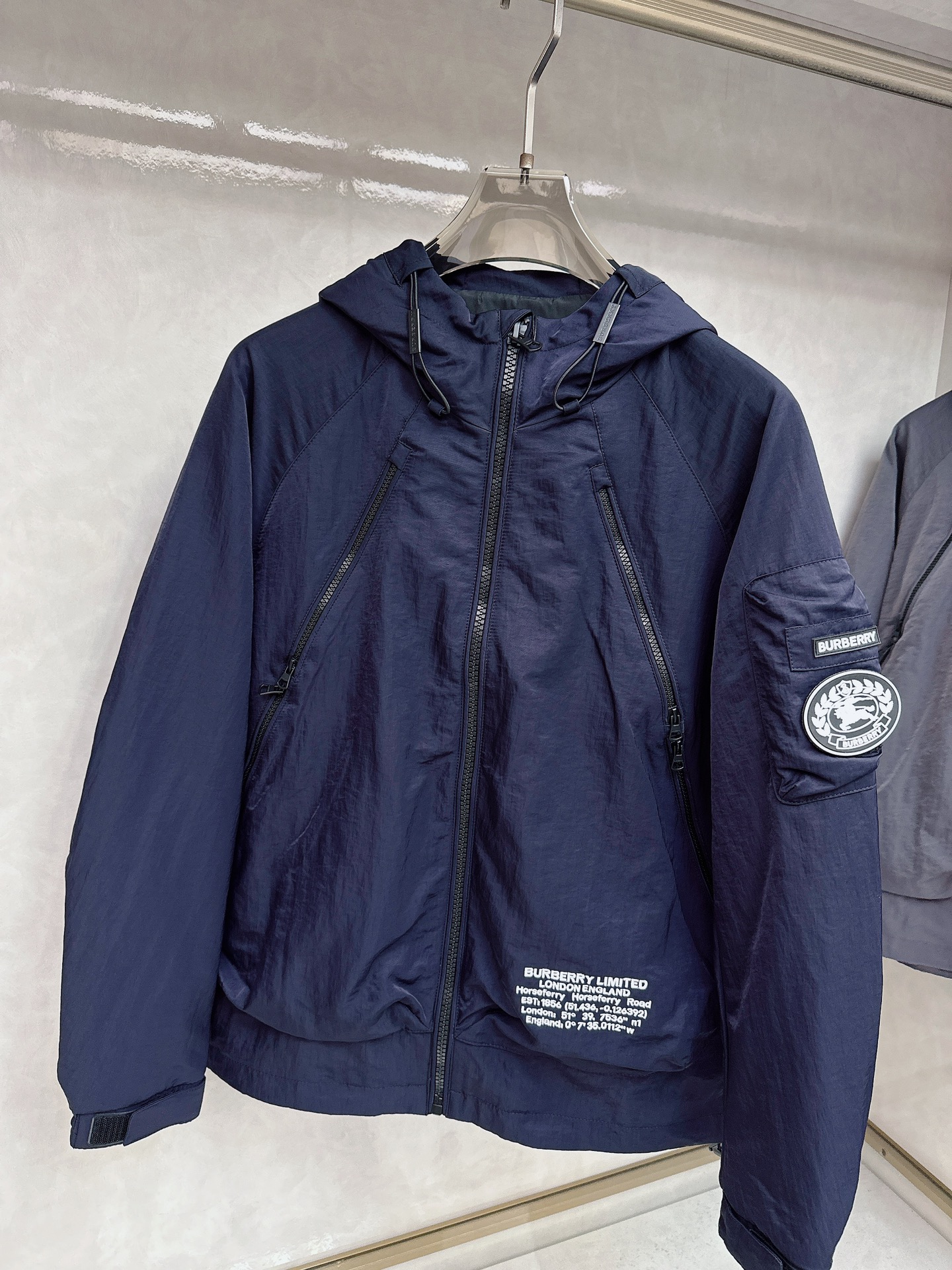 巴宝莉Burberry2025ss早秋新款发布❤加棉连帽风衣外套，字母老花 秋季爆款外套，穿上就是舒适自