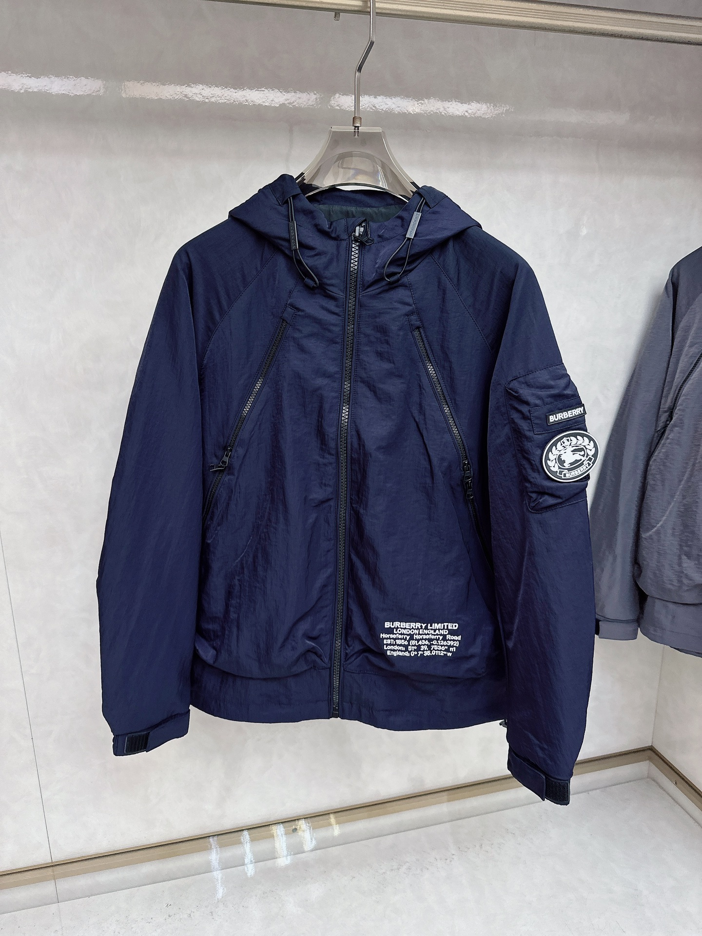 巴宝莉Burberry2025ss早秋新款发布❤加棉连帽风衣外套，字母老花 秋季爆款外套，穿上就是舒适自