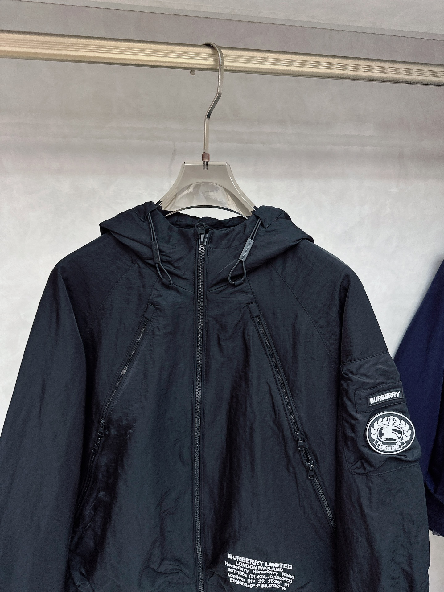 巴宝莉Burberry2025ss早秋新款发布❤加棉连帽风衣外套，字母老花 秋季爆款外套，穿上就是舒适自