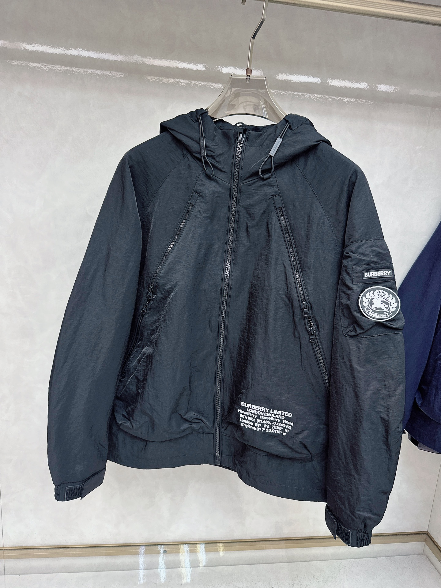 巴宝莉Burberry2025ss早秋新款发布❤加棉连帽风衣外套，字母老花 秋季爆款外套，穿上就是舒适自