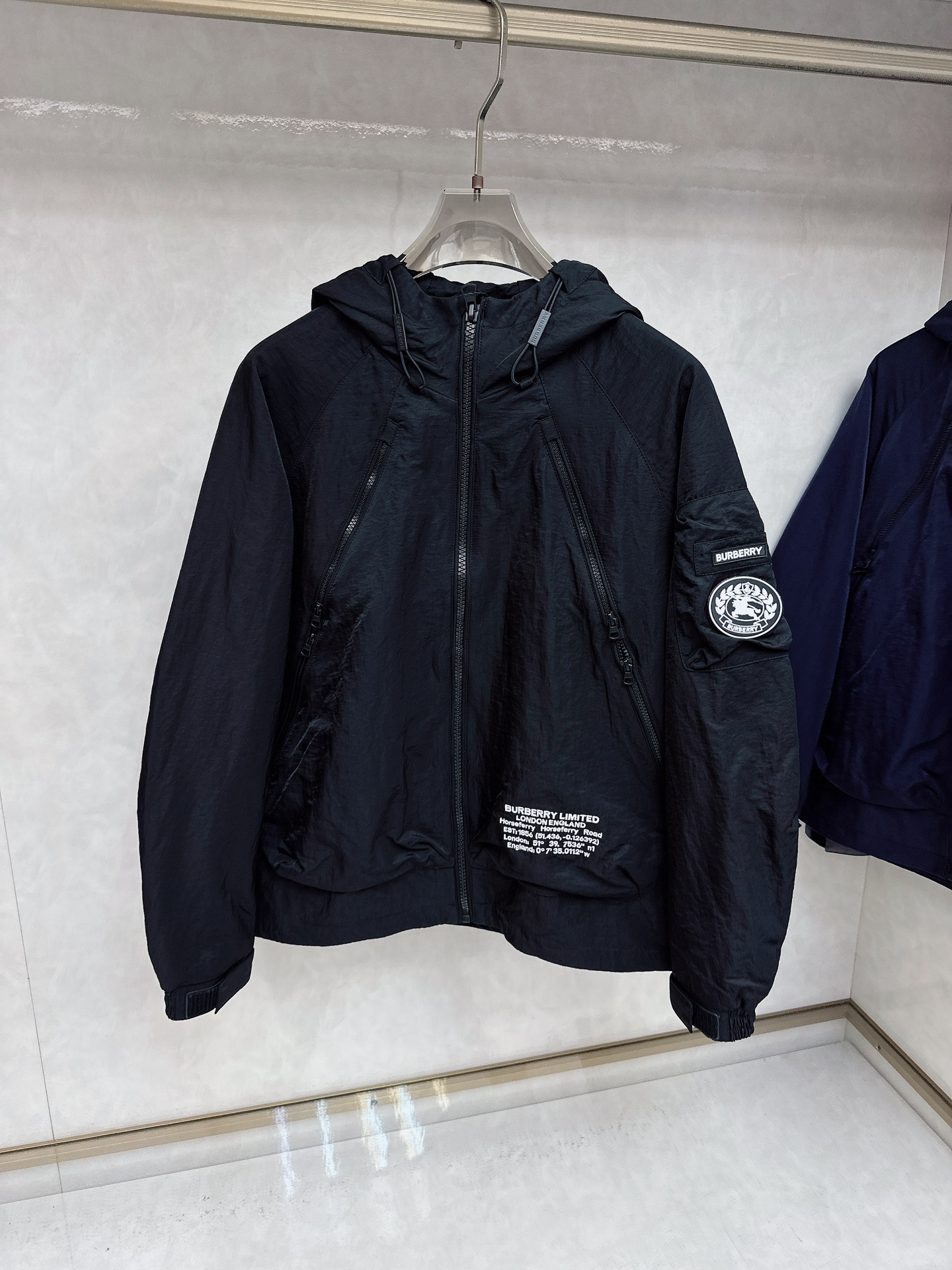 巴宝莉Burberry2025ss早秋新款发布❤加棉连帽风衣外套，字母老花 秋季爆款外套，穿上就是舒适自