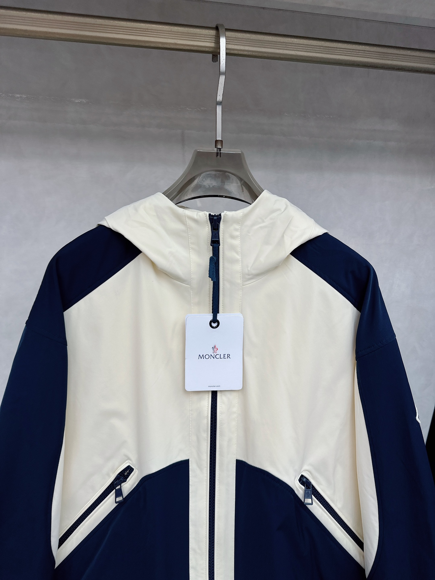 Moner 2025ss早秋新款发布❤️连帽夹克外套，秋季爆款双色拼接夹薄棉设计外套，穿上就是舒适自在又